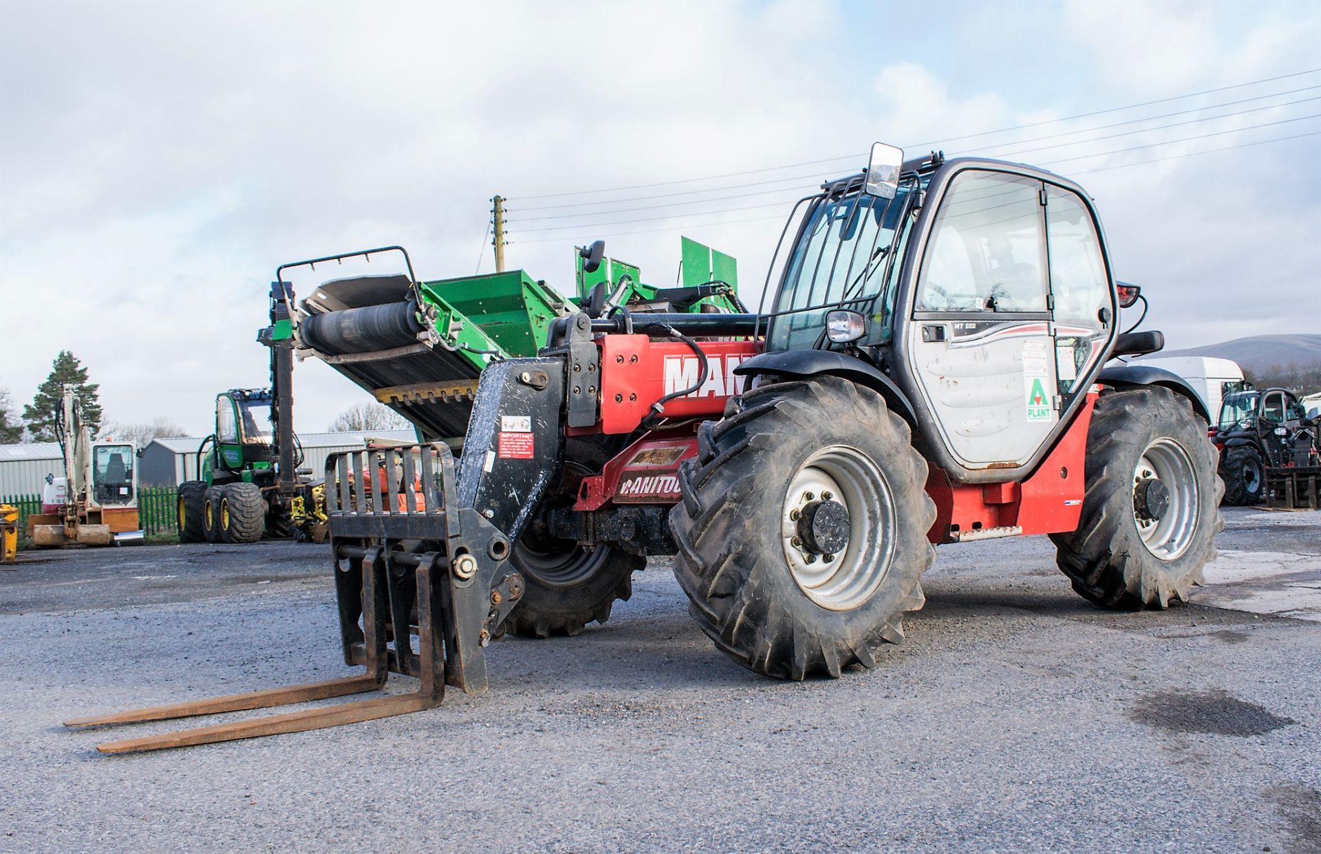 Manitou MT932 9 metre telescopic handler Year: 2014 S/N: 940646 Recorded Hours: 1130 c/w rear camera