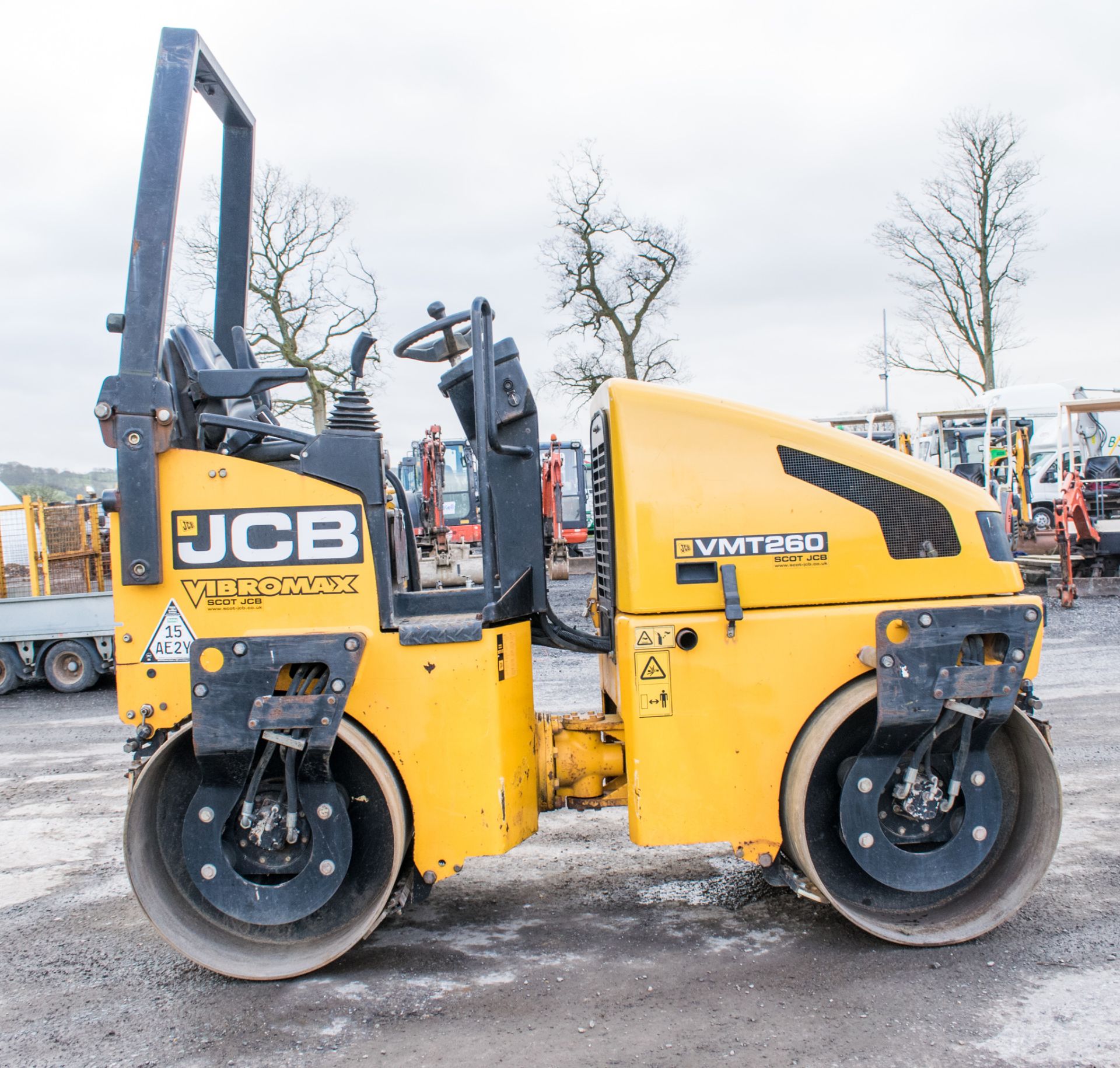 JCB VMT 260 double drum ride on roller  Year: 2012 S/N 2803332 Recorded hours: 927 - Image 8 of 14