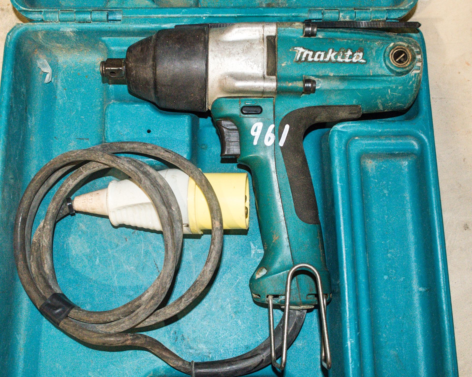 Makita 110v impact wrench c/w carry case