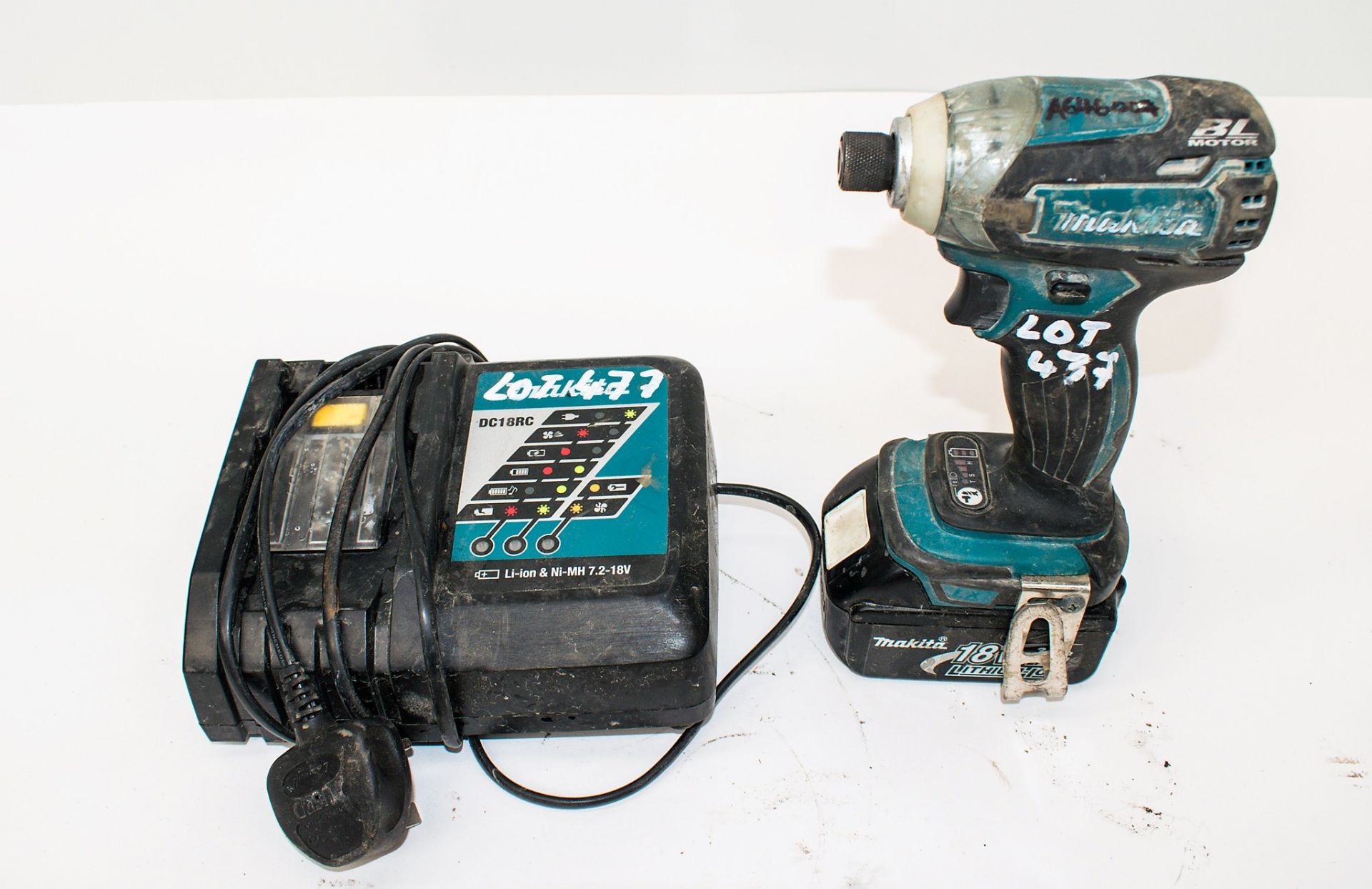 Makita 18v cordless screw gun  c/w battery & charger  A646007