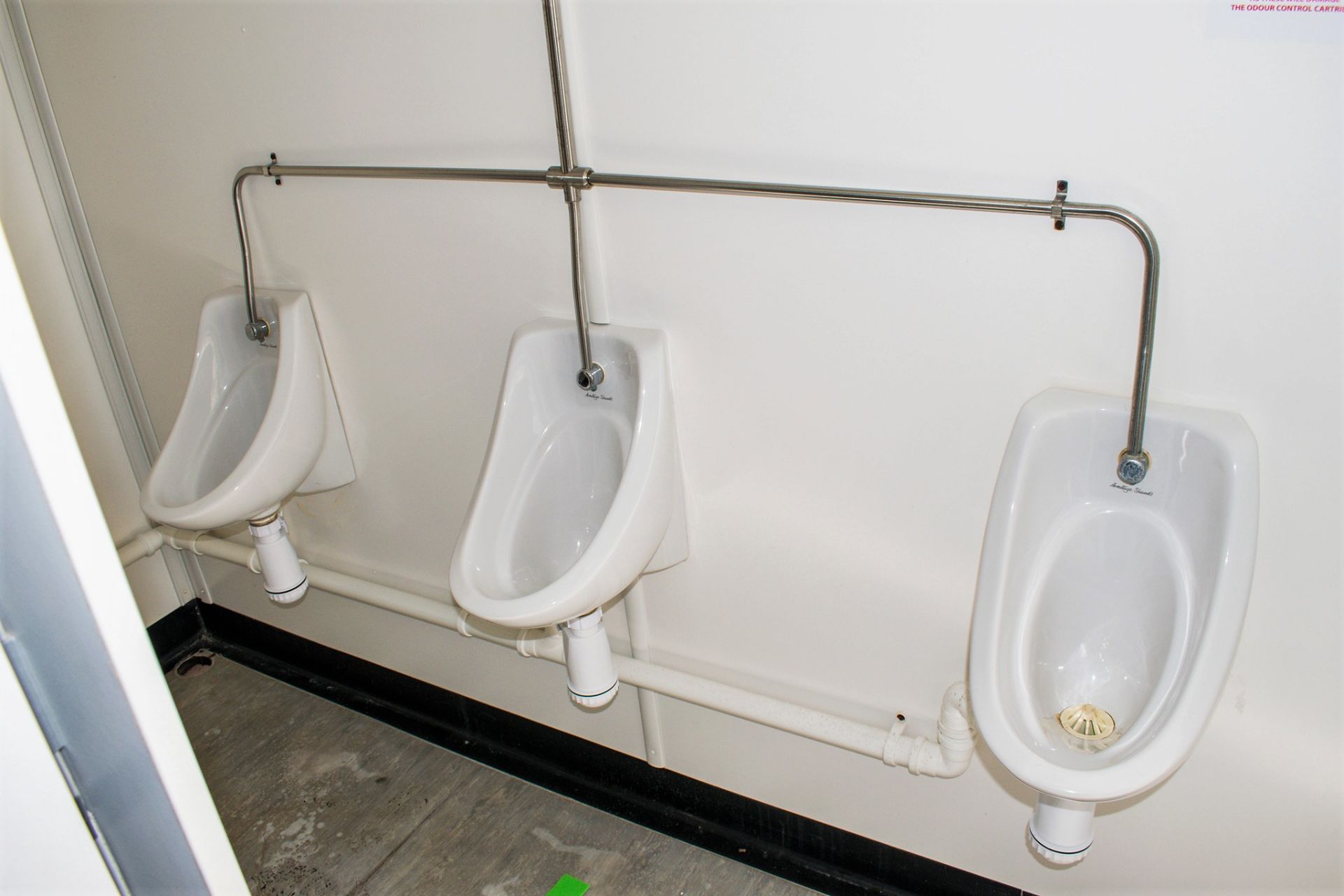 21 ft x 9 ft steel jack leg toilet site unit Comprising of: Men's toilet (4 cubicles, 3 urinals & - Image 13 of 14