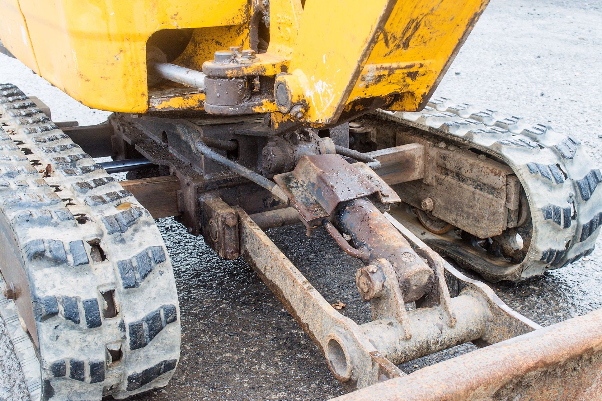 JCB 8008 0.8 tonne rubber tracked micro excavator Year: 2003 S/N: E01006000 Recorded Hours: 1186 - Image 15 of 21