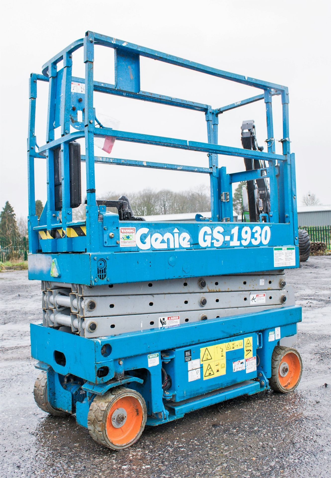 Genie GS1930 battery electric scissor lift access platform Recorded Hours: 432 08837005 - Image 4 of 8