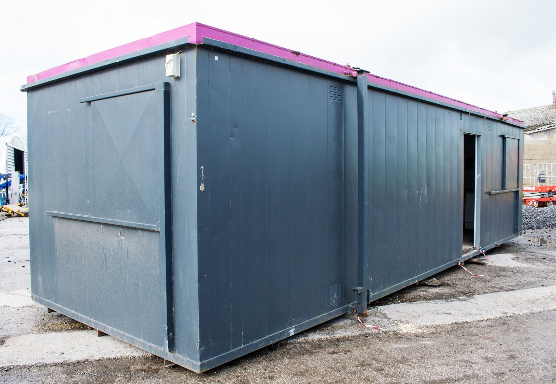 32 ft x 10 ft steel anti vandal jack leg site office unit Comprising of: Office/canteen area & - Image 3 of 9