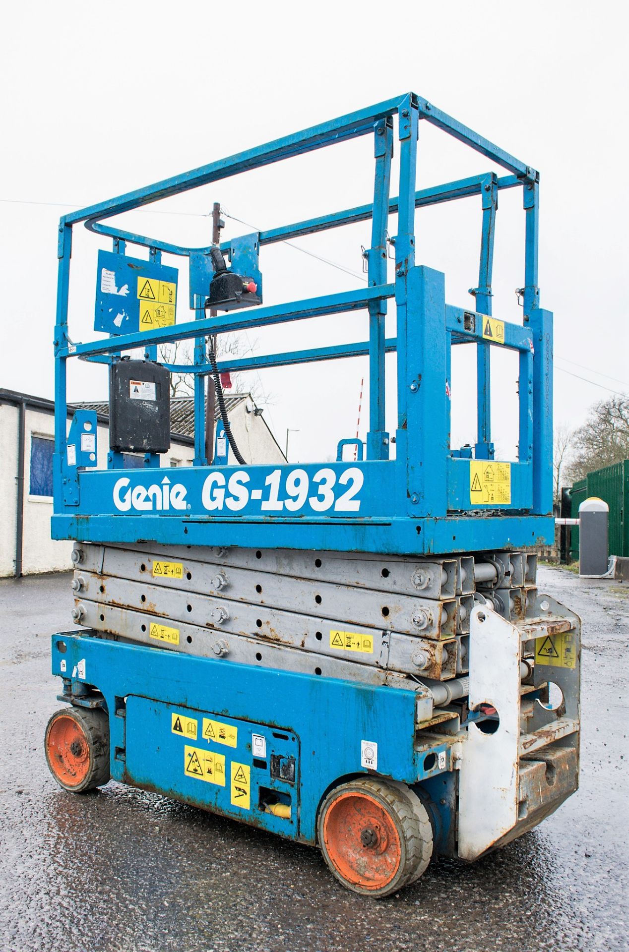 Genie GS1932 battery electric scissor lift access platform Recorded Hours: 268 08830053