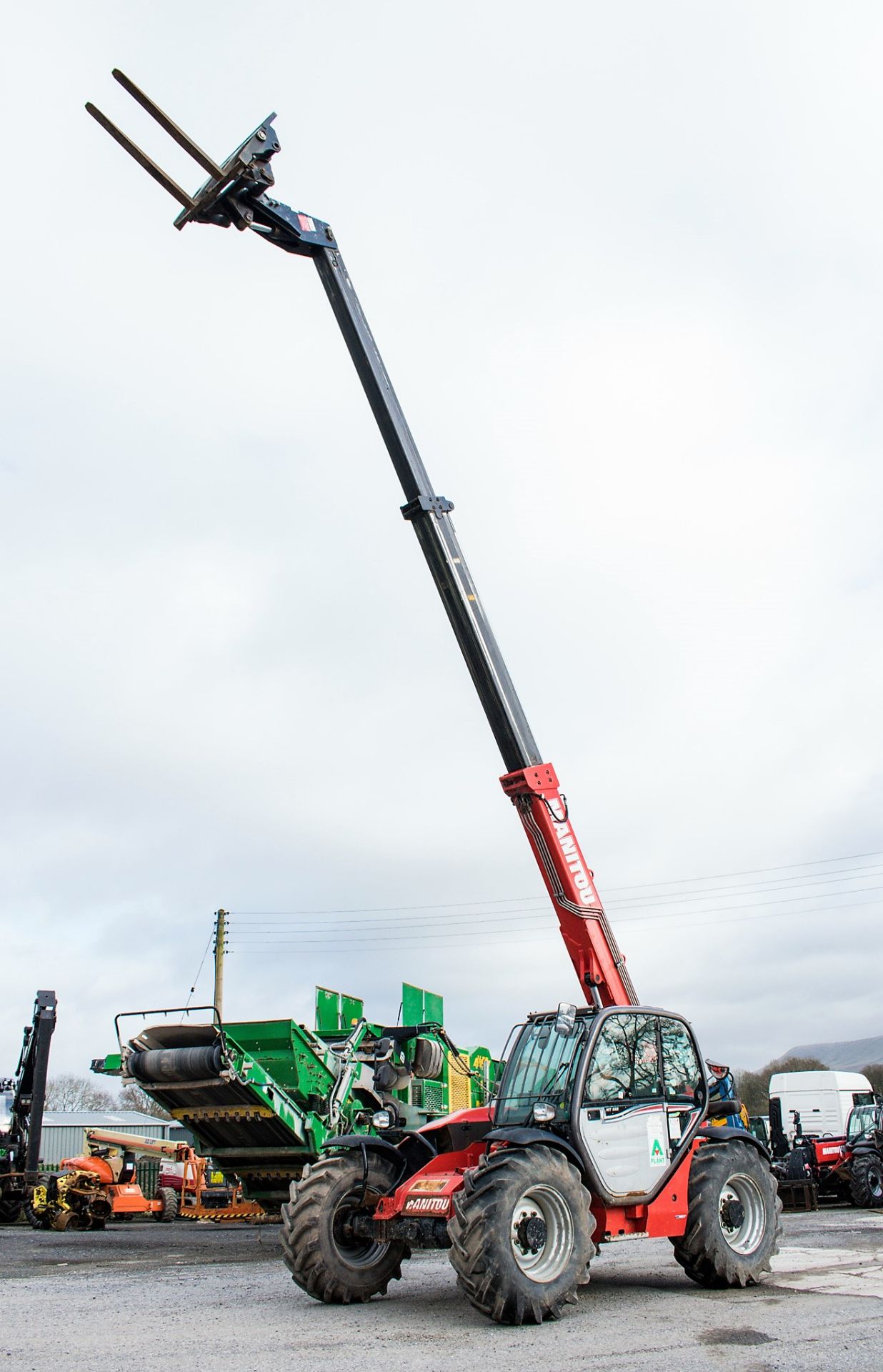 Manitou MT932 9 metre telescopic handler Year: 2014 S/N: 940646 Recorded Hours: 1130 c/w rear camera - Image 9 of 22