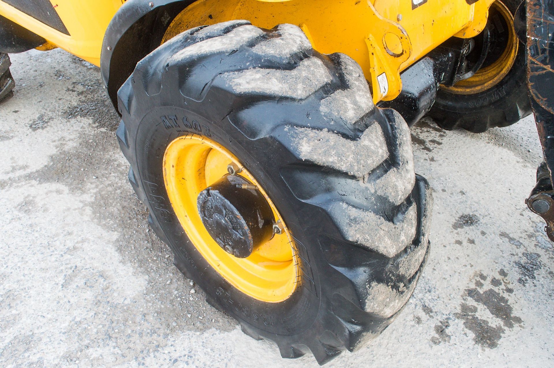 JCB 527-55 5.5 metre telescopic handler Year: S/N: 1419600 Recorded Hours: 3975 c/w rear camera - Image 10 of 20