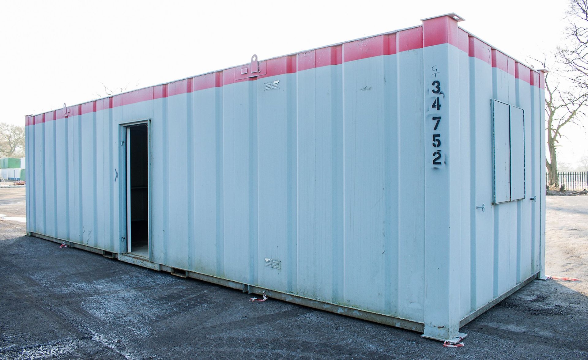 32 ft x 10 ft steel anti vandal office site unit GT34752 ** No keys & 1 door missing ** - Image 2 of 9