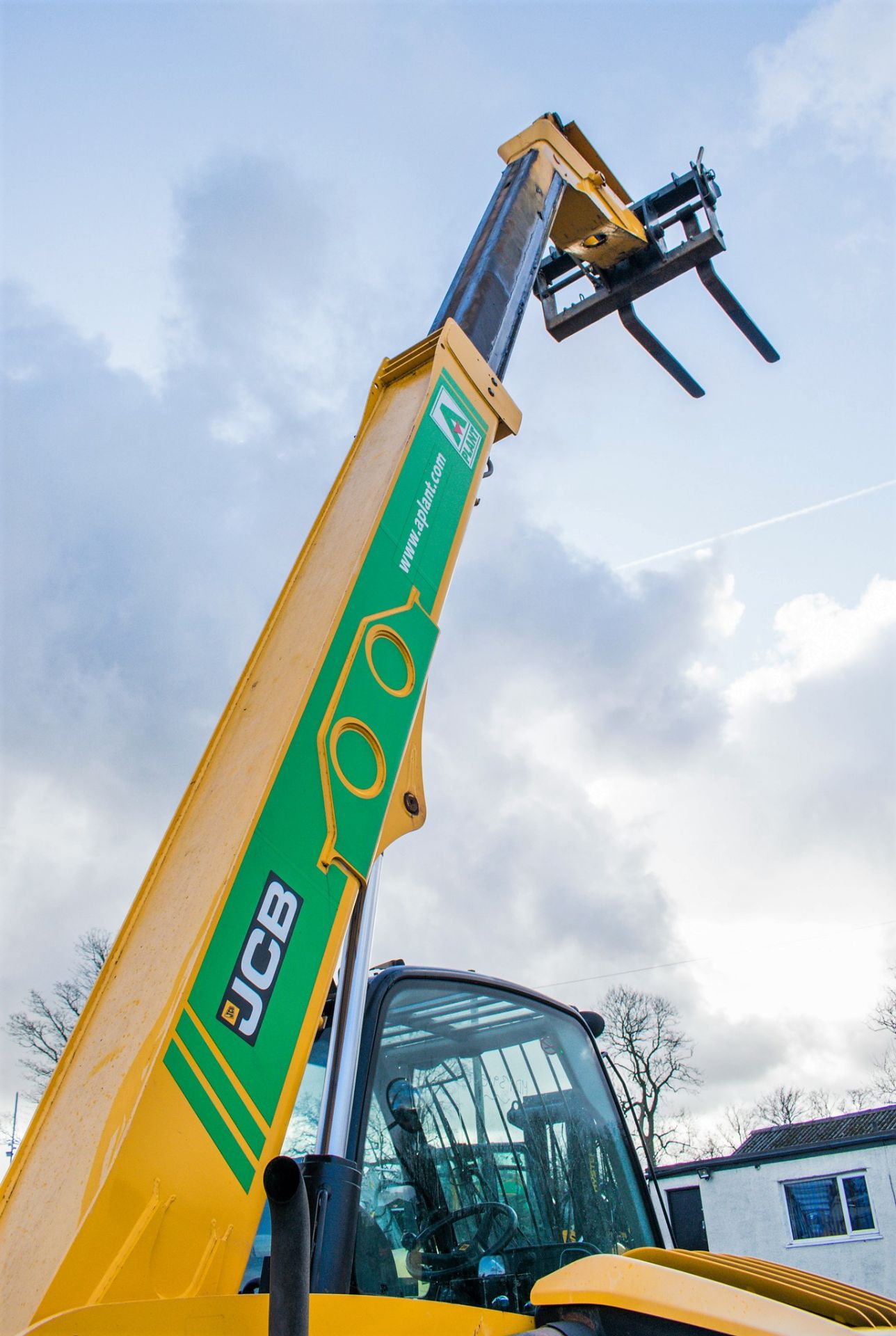 JCB 531-70 7 metre telescopic handler Year: 2014 S/N: 2341931 Reg No: MX64 PZR Recorded Hours: - Image 15 of 21