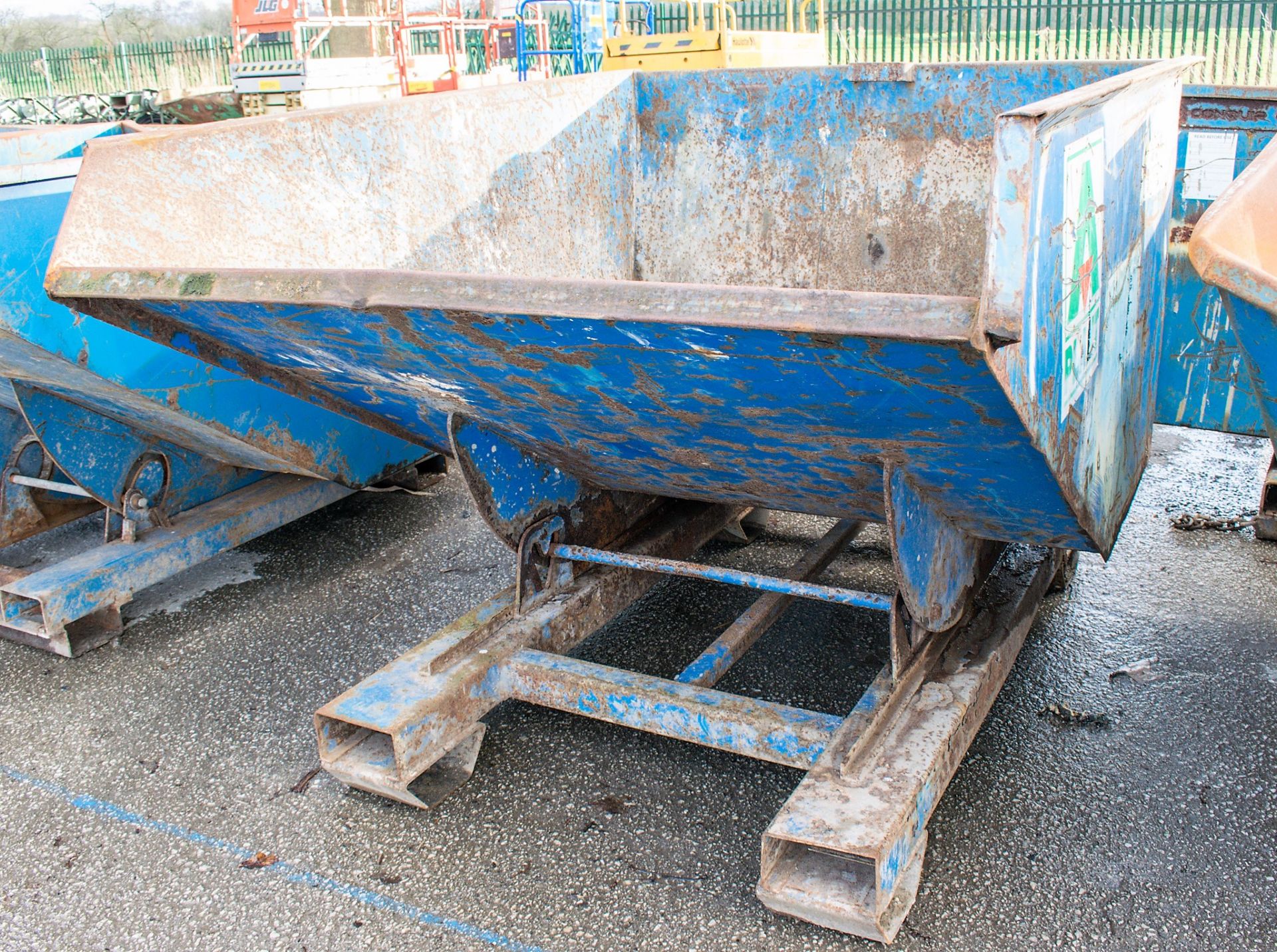 Conquip steel tipping skip A565945