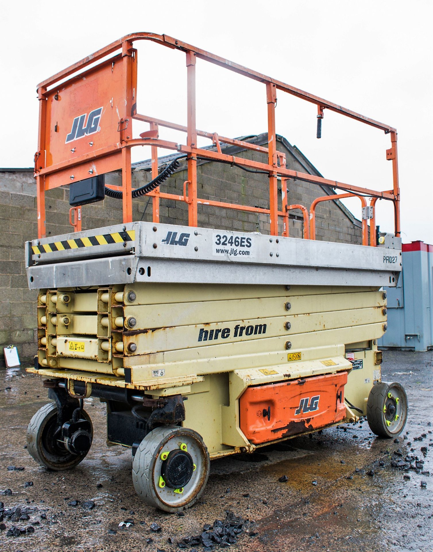 JLG 3246ES battery electric scissor lift access platform Year: 2010 S/N: 023605 Recorded Hours: - Image 4 of 10