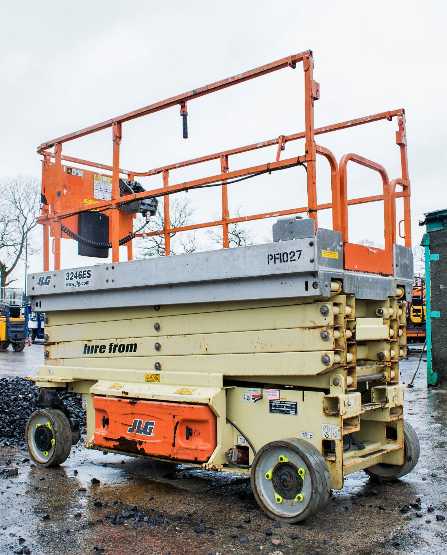 JLG 3246ES battery electric scissor lift access platform Year: 2010 S/N: 023605 Recorded Hours: - Image 2 of 10