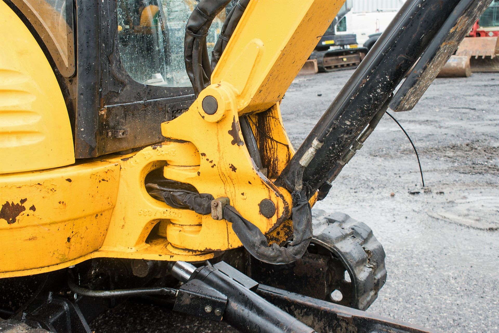 JCB 8030 ZTS 3 tonne rubber tracked mini excavator Year: 2013 S/N: 2021917 Recorded Hours: 2582 - Image 16 of 22