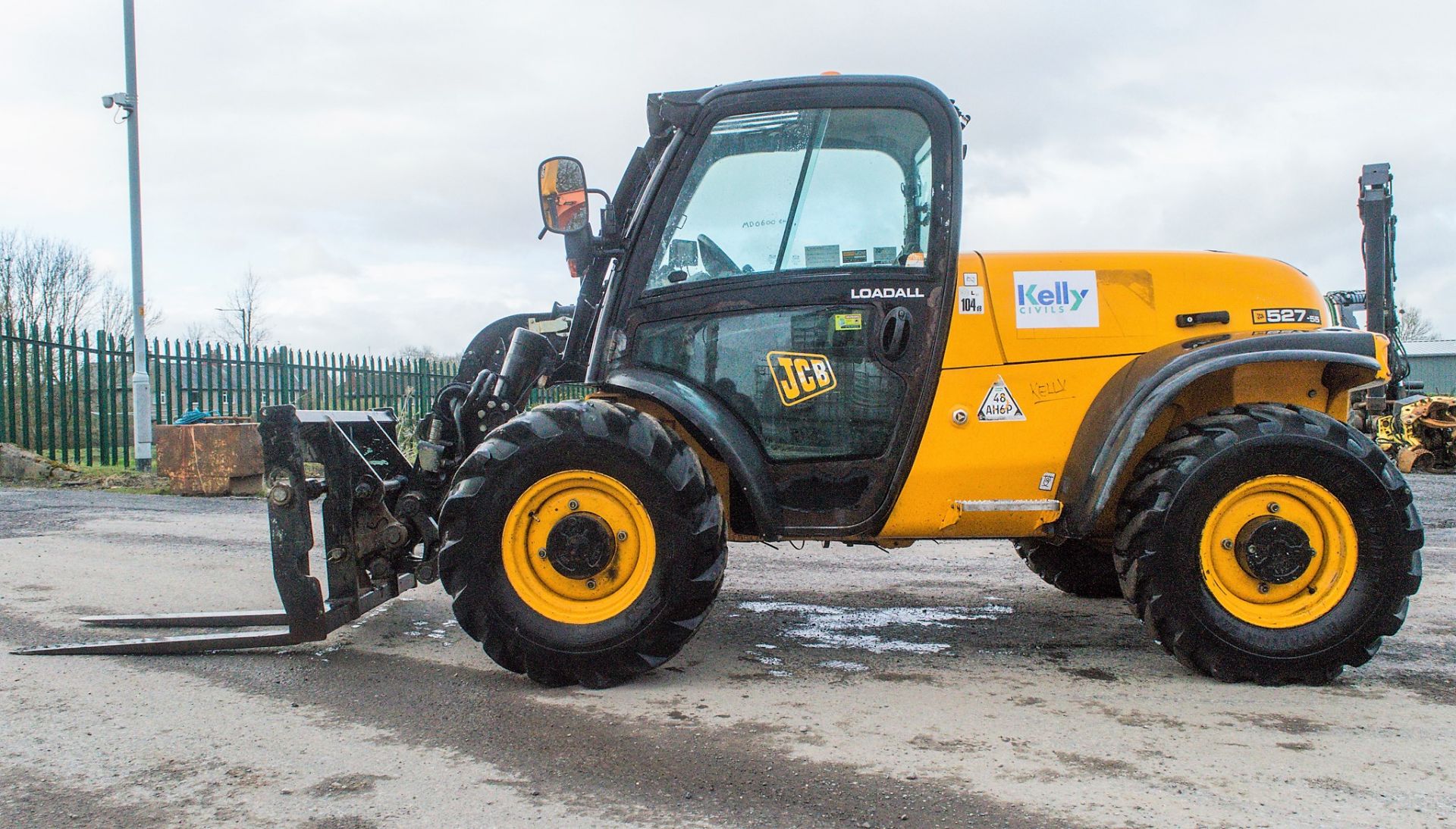 JCB 527-55 5.5 metre telescopic handler Year: S/N: 1419600 Recorded Hours: 3975 c/w rear camera - Image 7 of 20