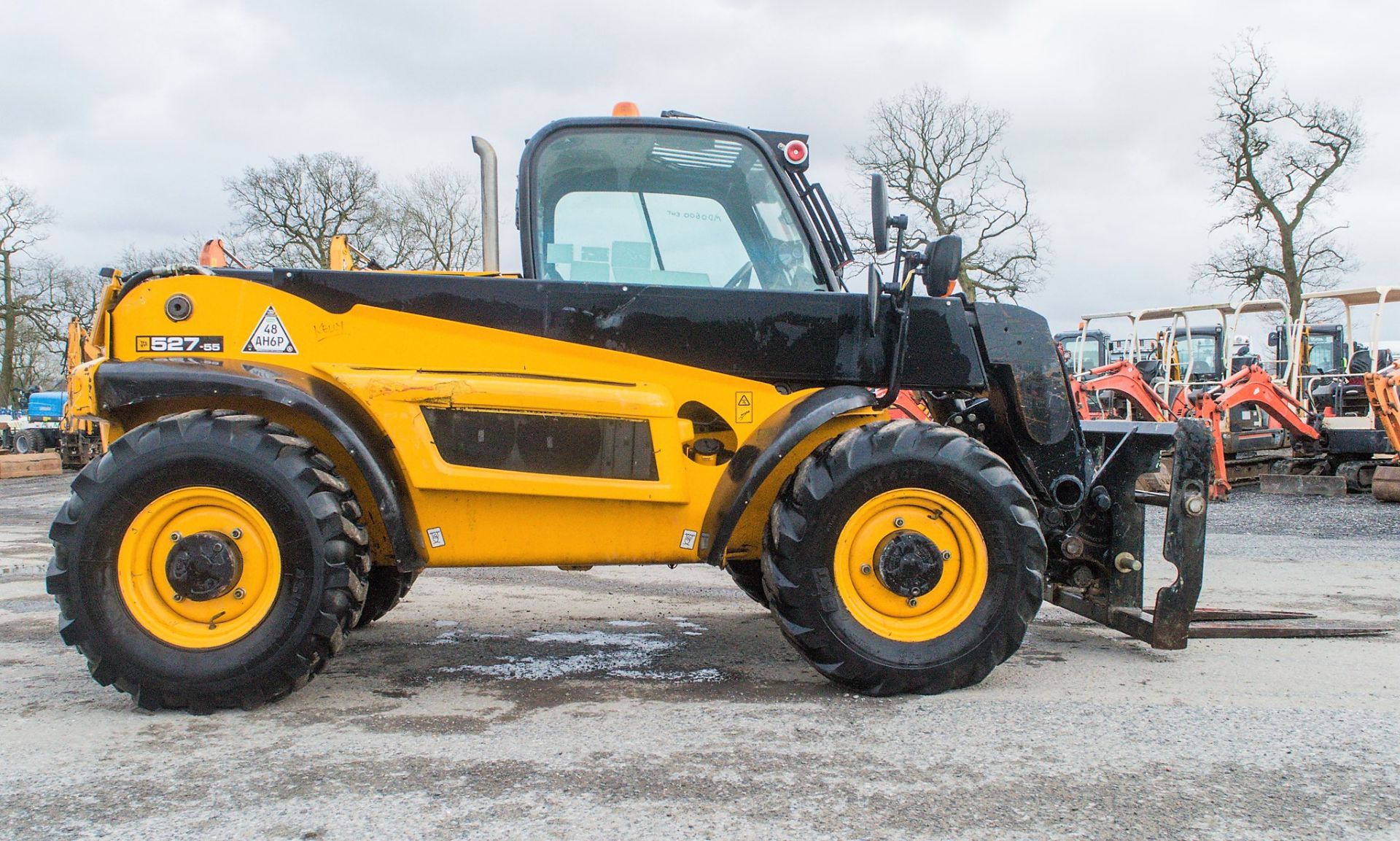 JCB 527-55 5.5 metre telescopic handler Year: S/N: 1419600 Recorded Hours: 3975 c/w rear camera - Image 8 of 20