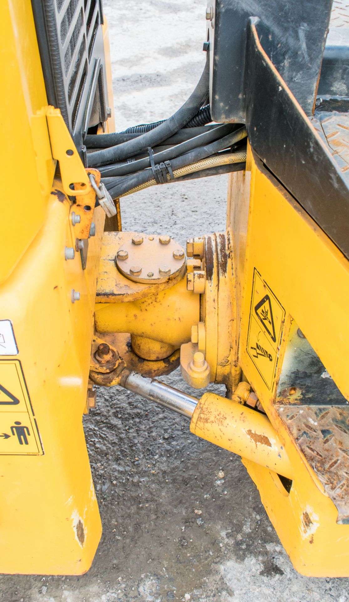 JCB VMT 260 double drum ride on roller  Year: 2012 S/N 2803332 Recorded hours: 927 - Image 11 of 14