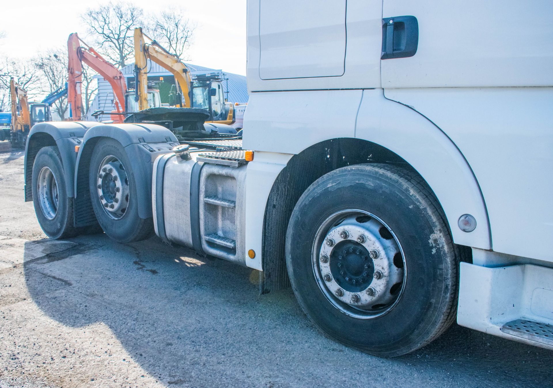 MAN TGX 26.440 manual 6 x 2 mid lift 3 axle artic tractor unit Registration number: DG63XME Date - Image 9 of 16