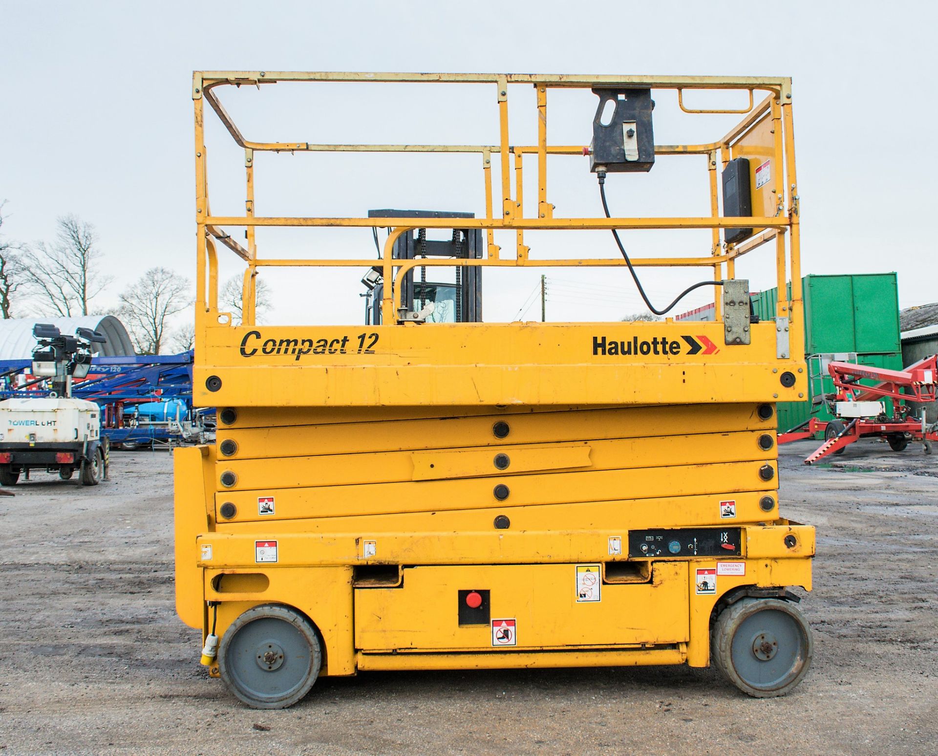 Haulotte Compact 12 battery electric scissor lift access platform Year: 2010 S/N: CE143597 - Image 5 of 11