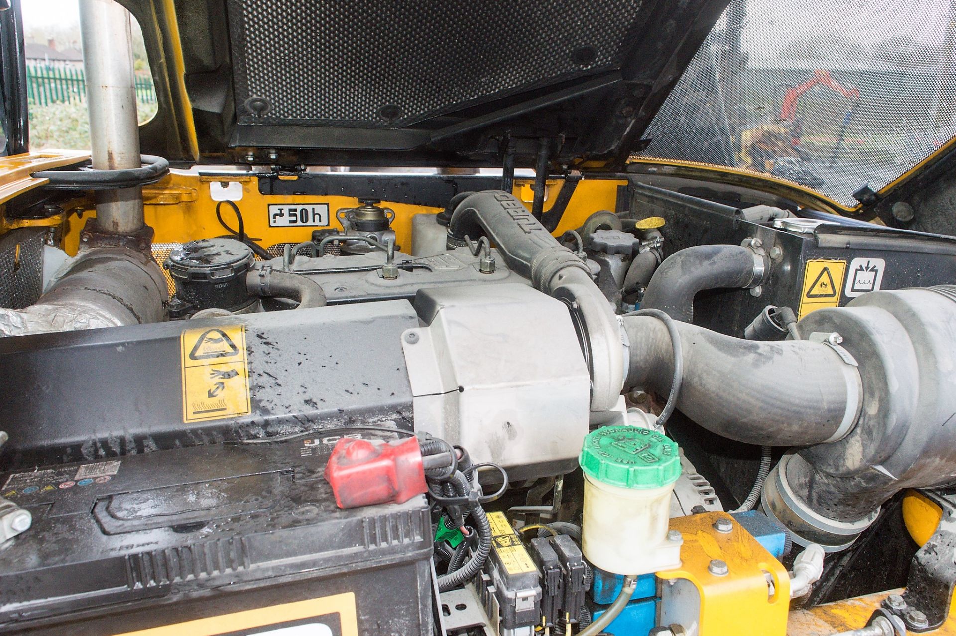 JCB 527-55 5.5 metre telescopic handler Year: S/N: 1419600 Recorded Hours: 3975 c/w rear camera - Image 17 of 20