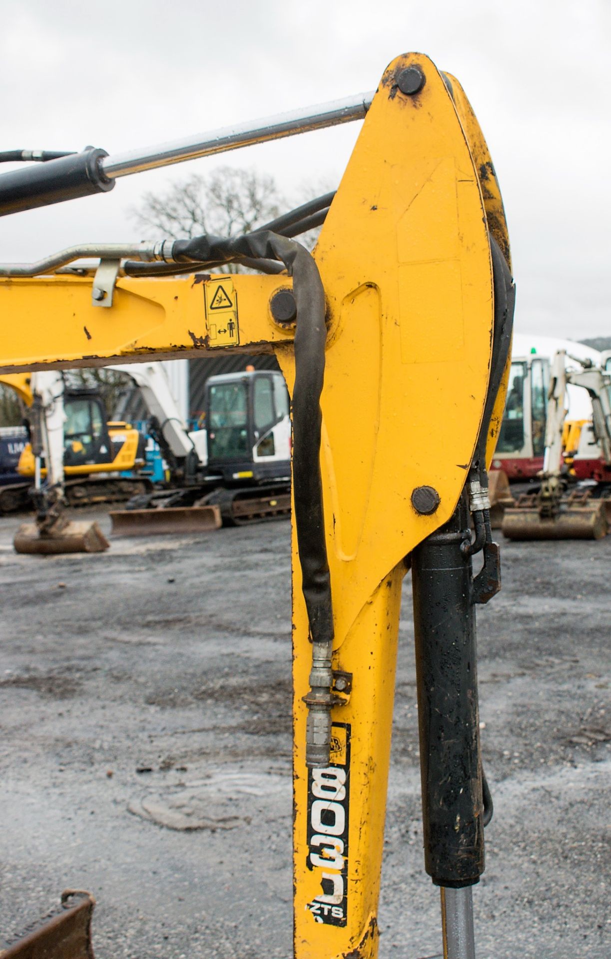 JCB 8030 ZTS 3 tonne rubber tracked mini excavator Year: 2013 S/N: 2021917 Recorded Hours: 2582 - Image 13 of 22