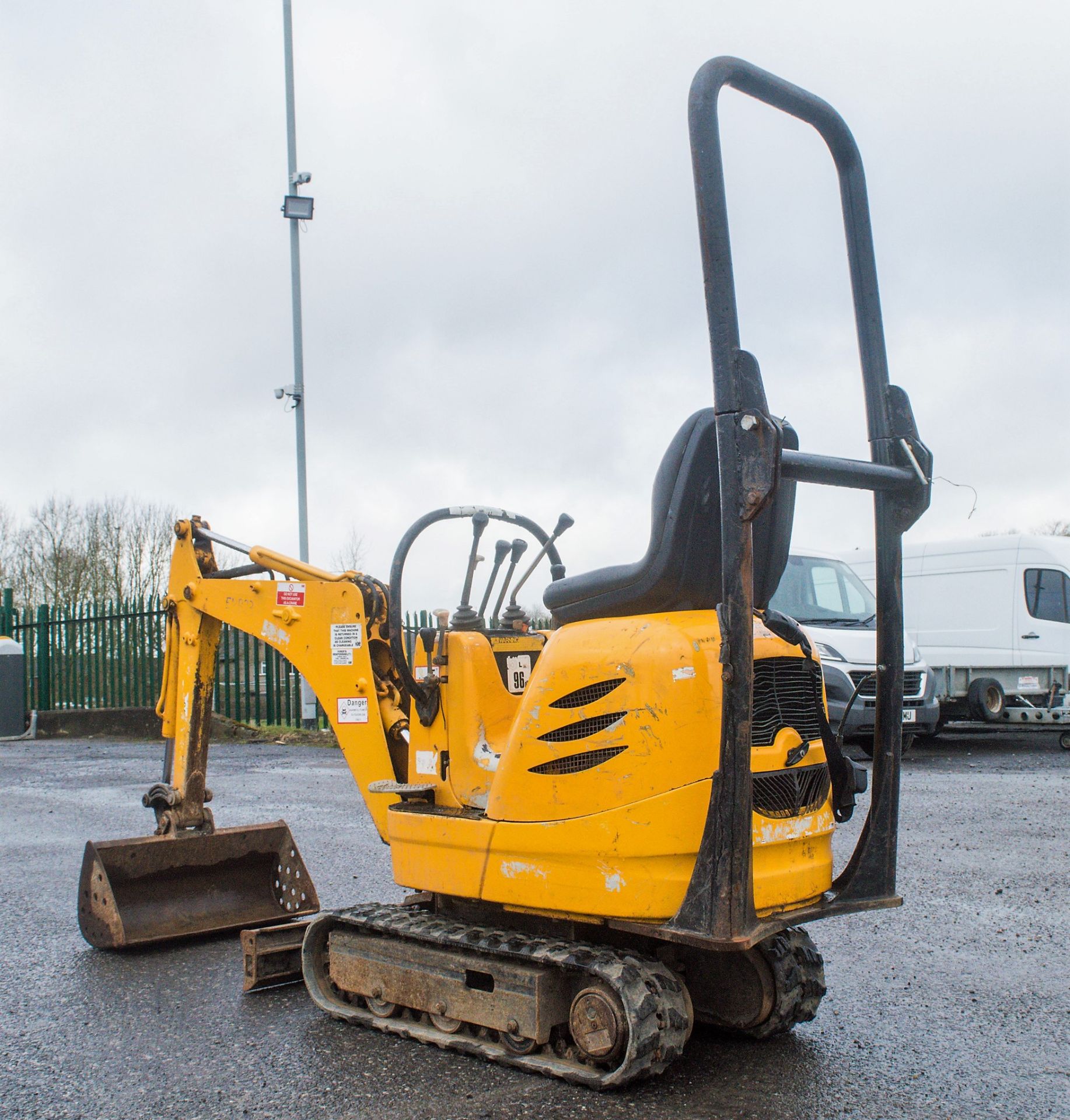 JCB 8008 0.8 tonne rubber tracked micro excavator Year: 2003 S/N: E01006000 Recorded Hours: 1186 - Image 4 of 21