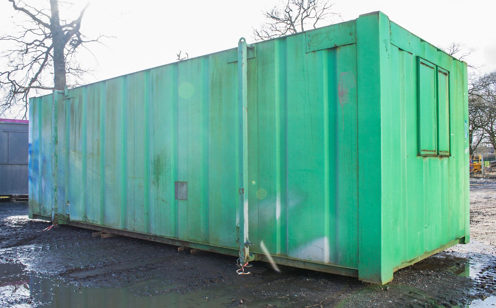 24 ft x 9 ft steel anti vandal jack leg office site unit Comprising of: Lobby & 2 rooms c/w keys - Image 4 of 11