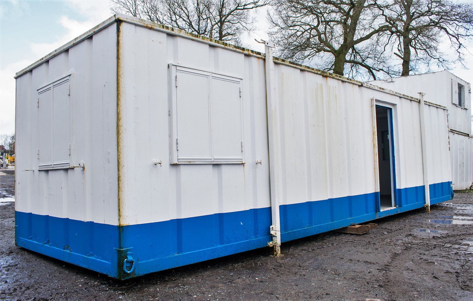 32 ft x 10 ft steel anti vandal jack leg office site unit BBA1486 ** No doors **