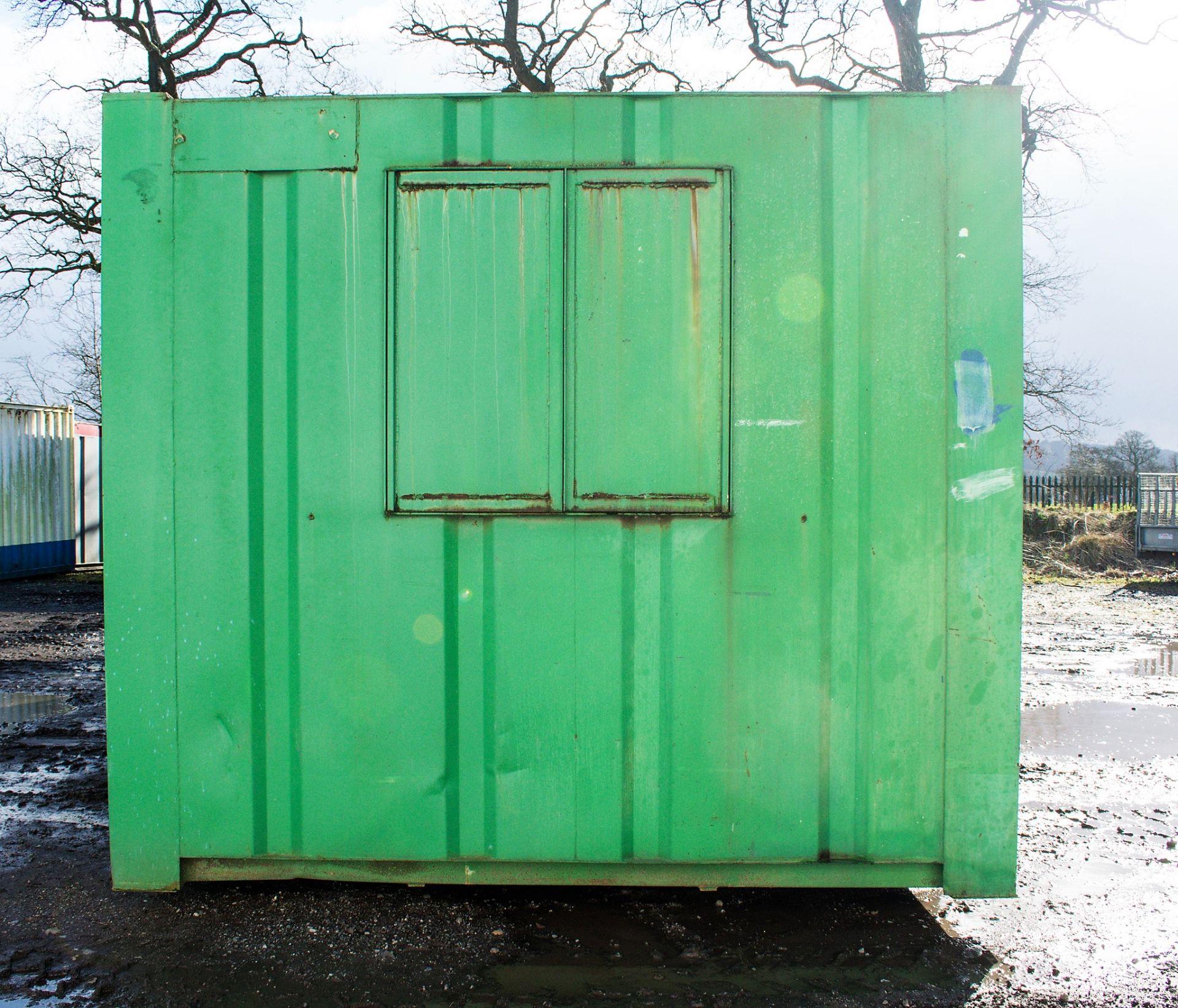 24 ft x 9 ft steel anti vandal jack leg office site unit Comprising of: Lobby & 2 rooms c/w keys - Image 5 of 11