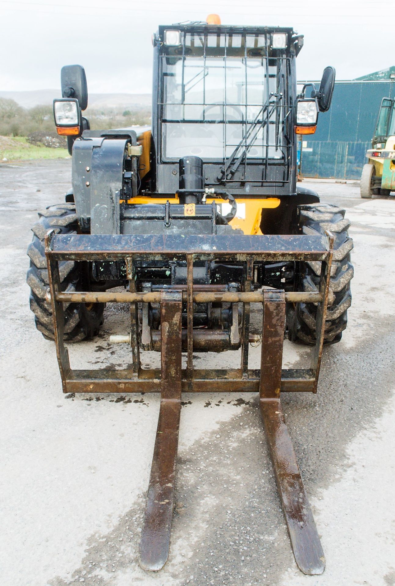 JCB 527-55 5.5 metre telescopic handler Year: S/N: 1419600 Recorded Hours: 3975 c/w rear camera - Image 5 of 20