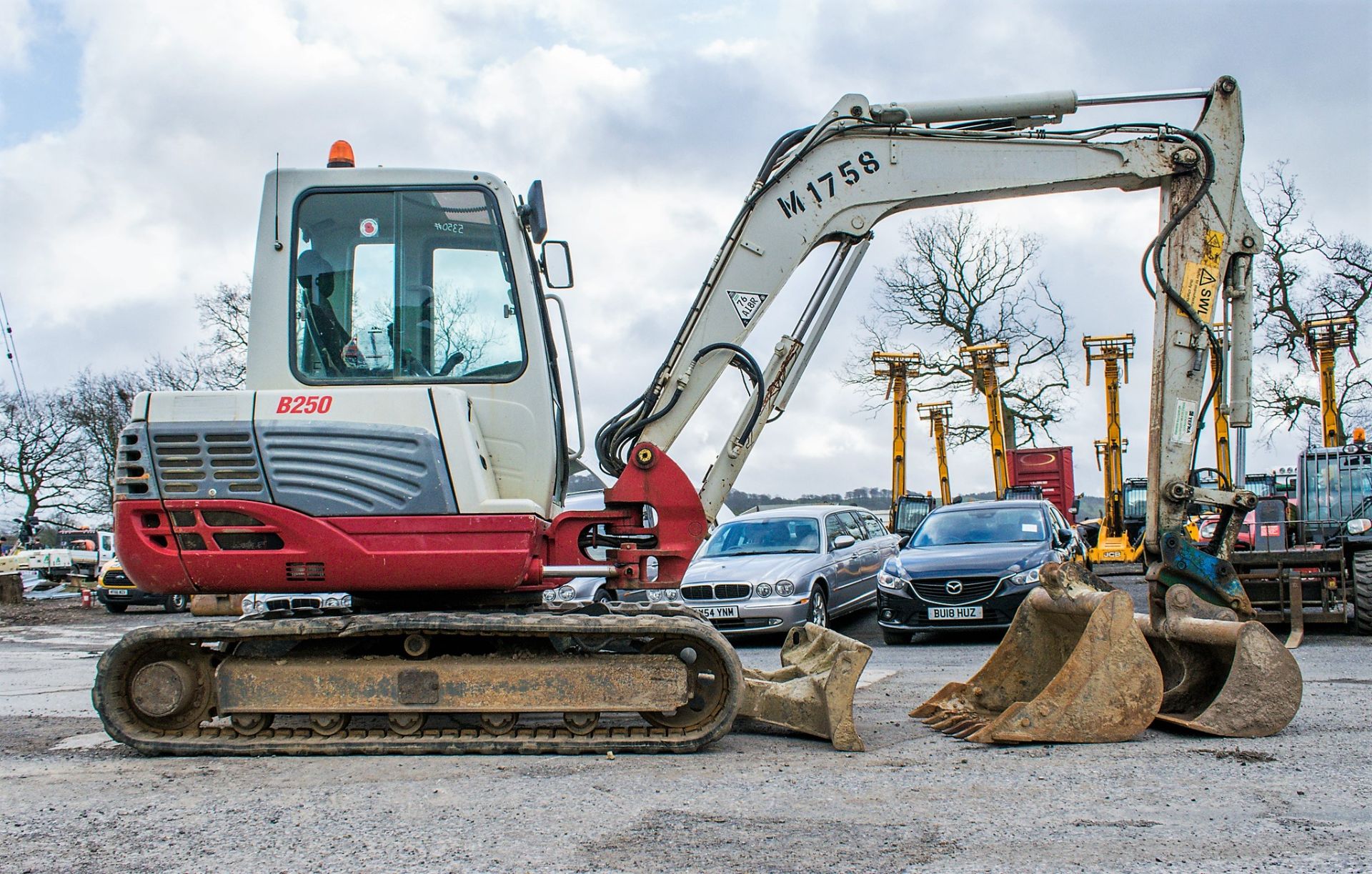 Takeuchi TB250 5 tonne rubber tracked excavator Year: 2014 S/N: 3660 Recorded Hours: 6247 blade, - Image 8 of 22