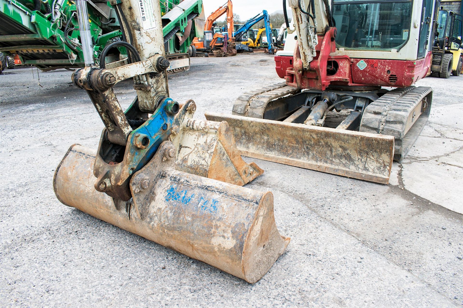 Takeuchi TB250 5 tonne rubber tracked excavator Year: 2014 S/N: 3660 Recorded Hours: 6247 blade, - Image 9 of 22