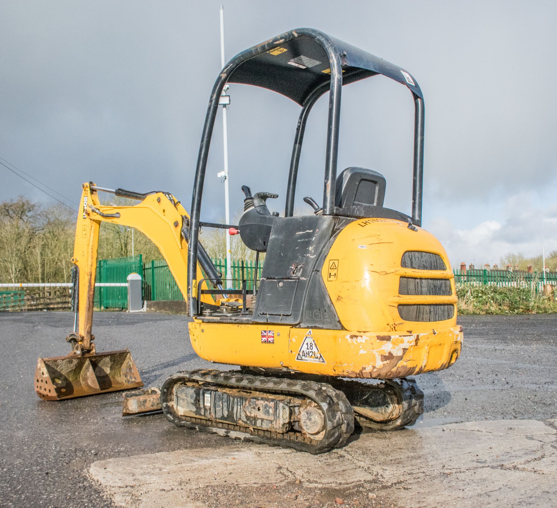 JCB 8014 1.5 tonne rubber tracked mini excavator Year: 2015 S/N: 71231 Recorded hours: 1028 LH16001 - Image 4 of 20