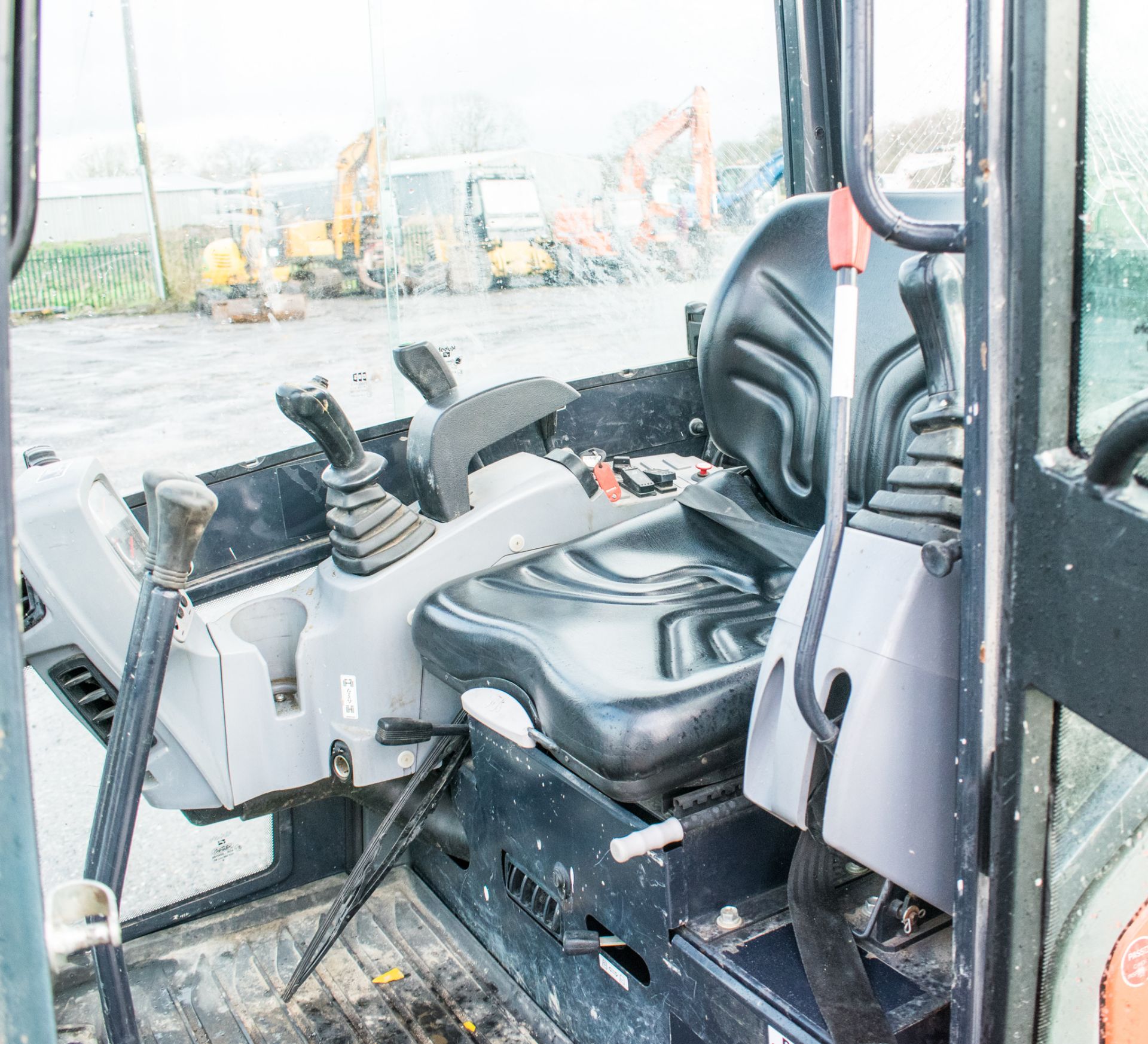 Kubota KX016.4 1.6 tonne rubber tracked mini excavator Year: 2014 S/N: 58172 Recorded hours: 1569 - Image 17 of 19