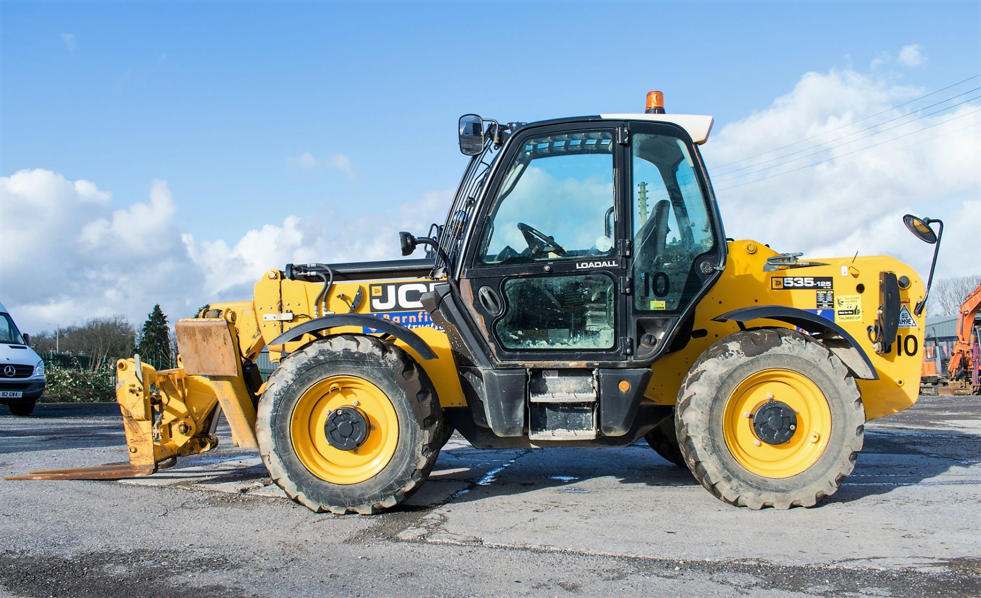 JCB 535-125 Hi Viz 12.5 metre telescopic handler Year: 2015 S/N: 2352466 Reg No: MM65 ZZV Recorded - Image 7 of 22