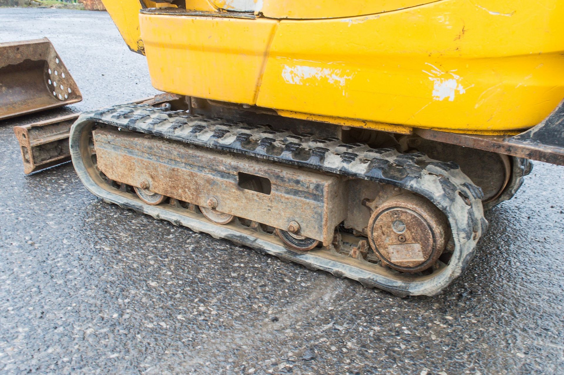 JCB 8008 0.8 tonne rubber tracked micro excavator Year: 2003 S/N: E01006000 Recorded Hours: 1186 - Image 10 of 21