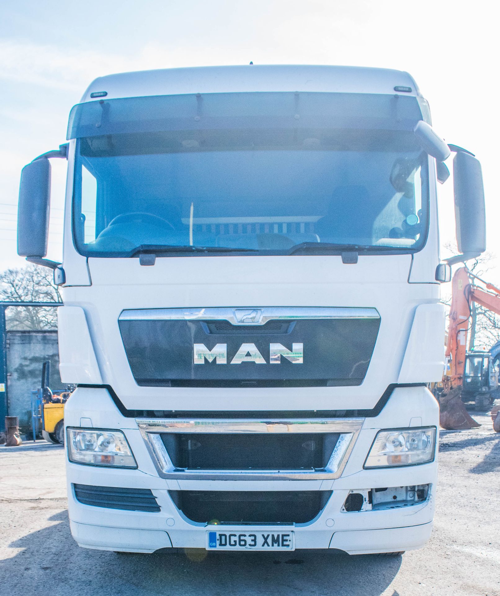 MAN TGX 26.440 manual 6 x 2 mid lift 3 axle artic tractor unit Registration number: DG63XME Date - Image 5 of 16