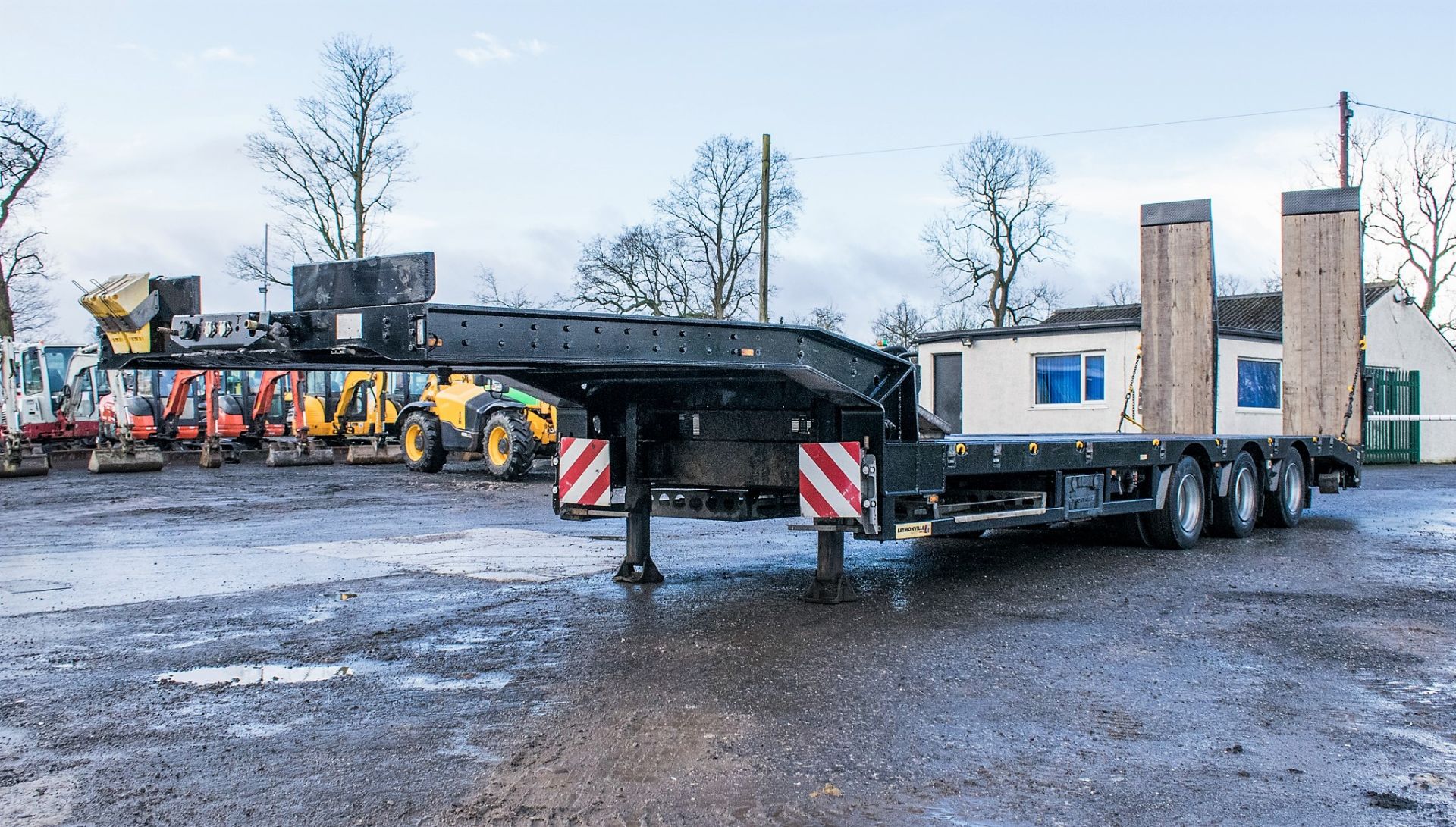 Faymonville STN-3U 13.6 metre step frame tri-axle low loader trailer  Year: 2010 S/N: 309100009291