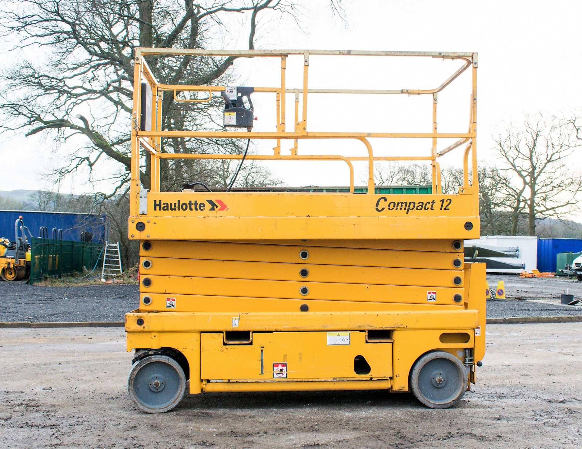 Haulotte Compact 12 battery electric scissor lift access platform Year: 2010 S/N: CE143597 - Image 6 of 11