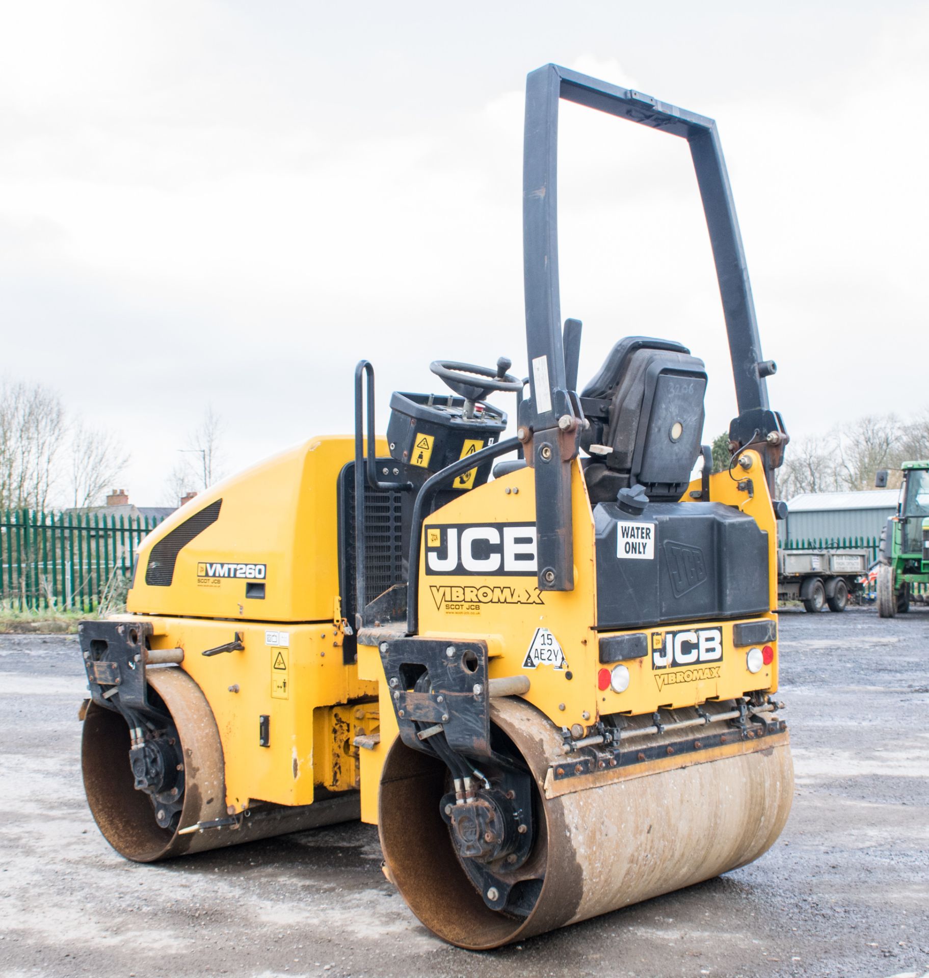 JCB VMT 260 double drum ride on roller  Year: 2012 S/N 2803332 Recorded hours: 927 - Image 4 of 14