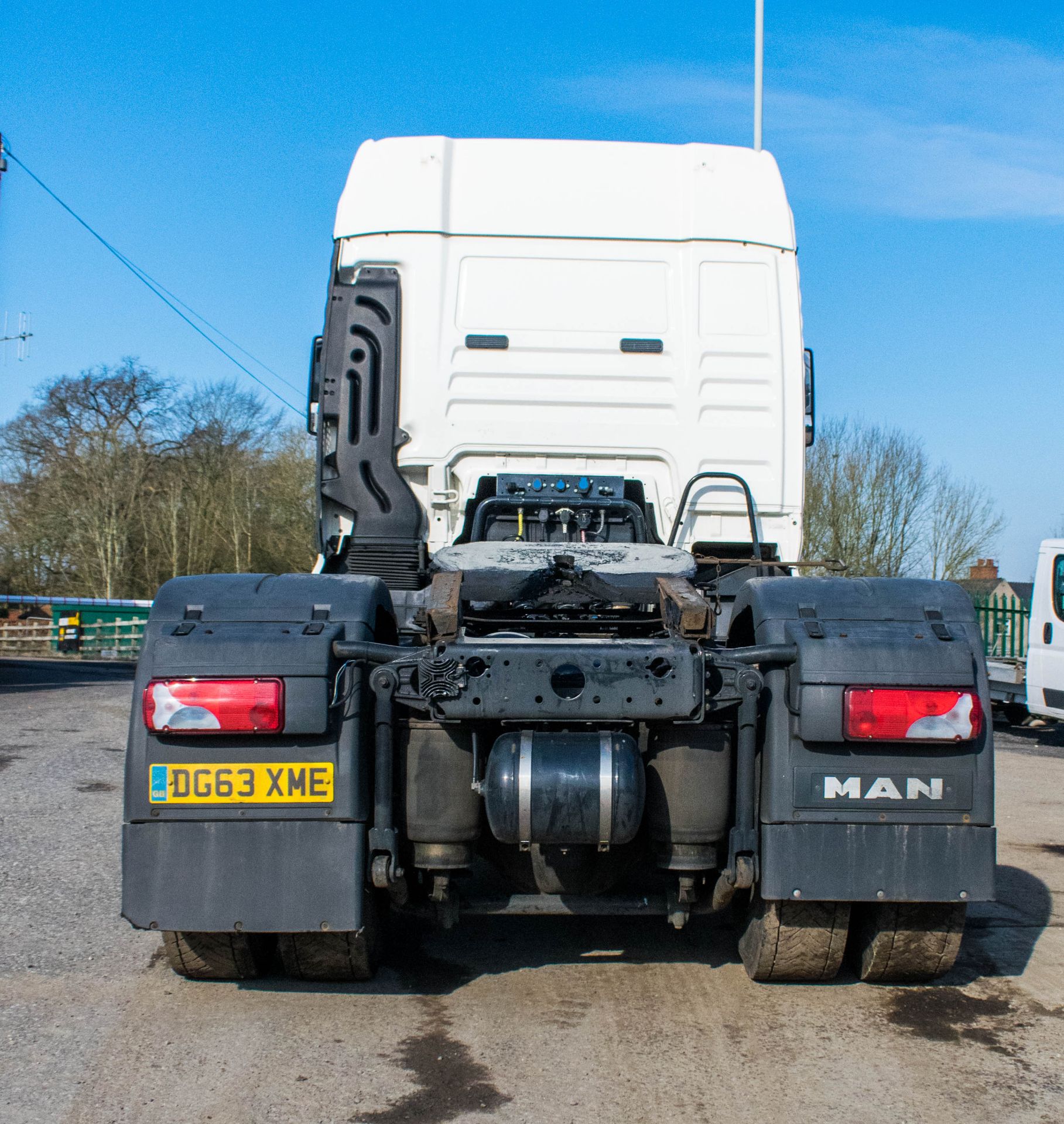 MAN TGX 26.440 manual 6 x 2 mid lift 3 axle artic tractor unit Registration number: DG63XME Date - Image 6 of 16