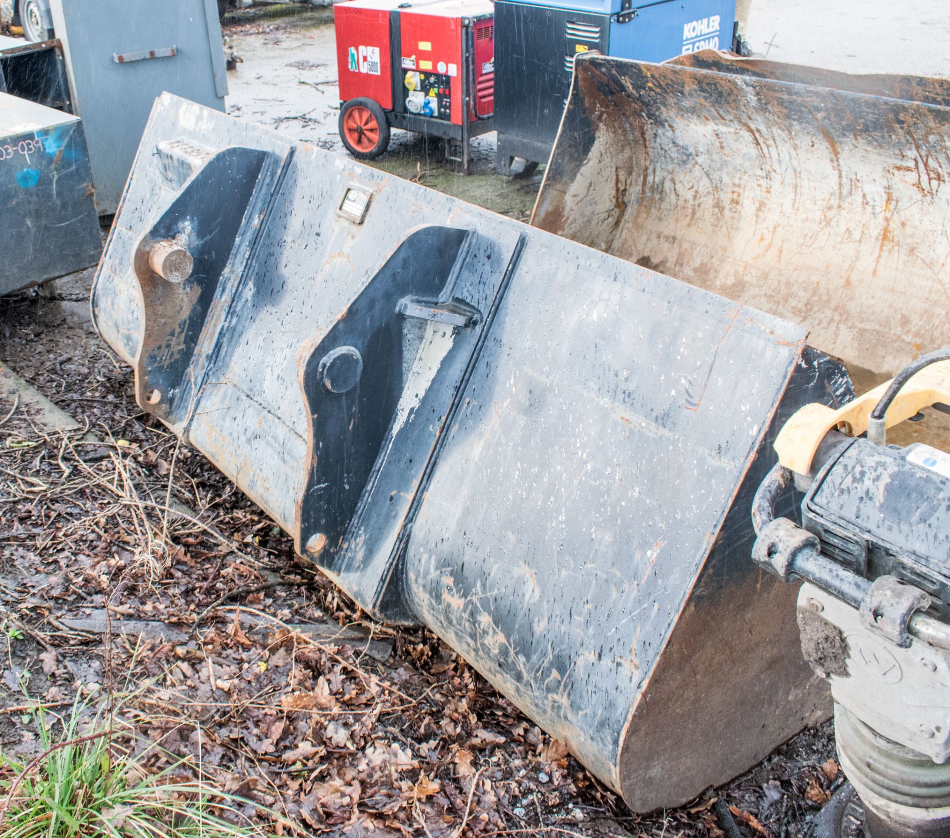 Strickland 7 ft telescopic handler bucket A646570 - Image 2 of 2