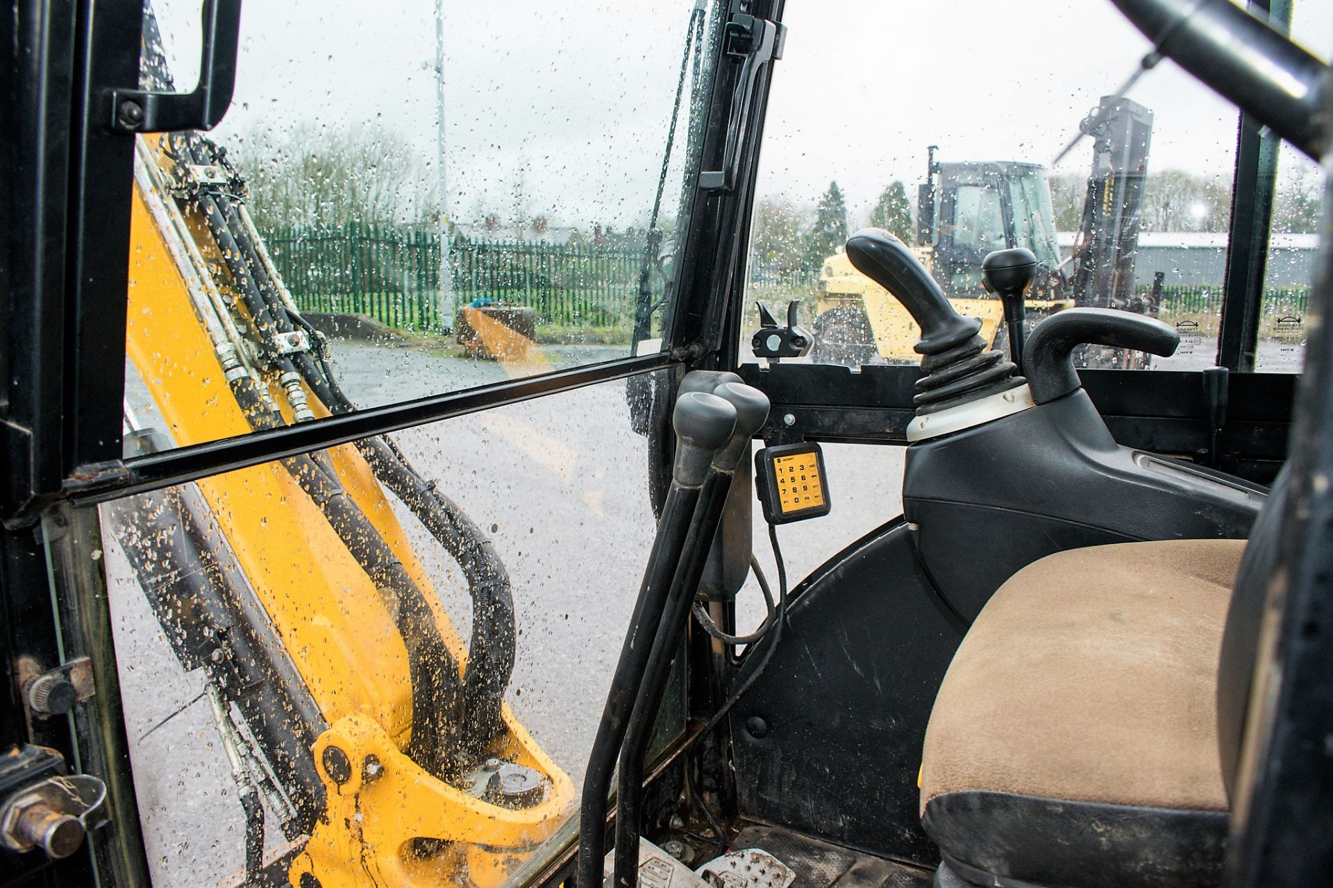 JCB 8030 ZTS 3 tonne rubber tracked mini excavator Year: 2013 S/N: 2021917 Recorded Hours: 2582 - Image 20 of 22