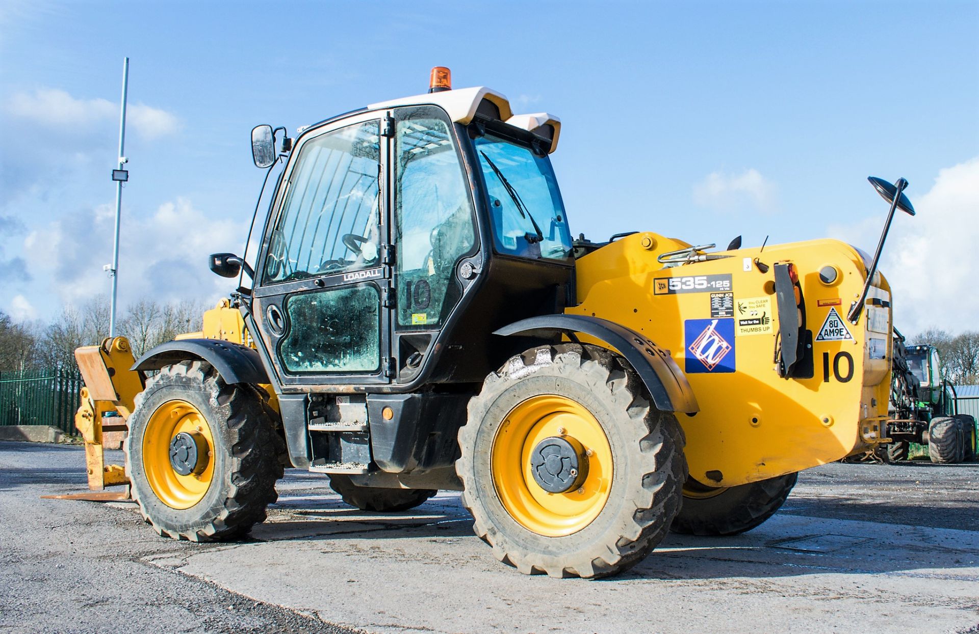 JCB 535-125 Hi Viz 12.5 metre telescopic handler Year: 2015 S/N: 2352466 Reg No: MM65 ZZV Recorded - Image 3 of 22