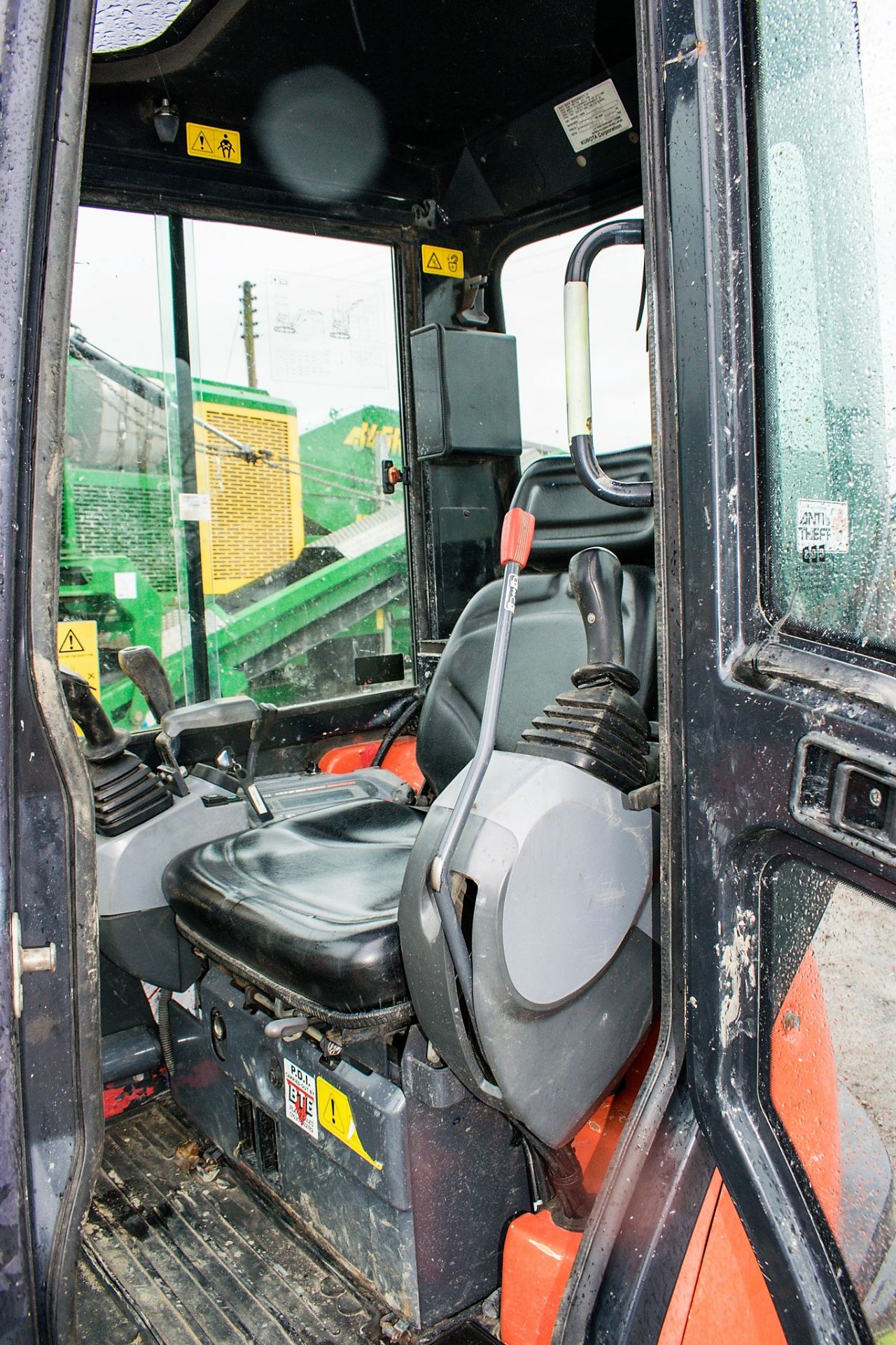 Kubota U25-3 2.5 tonne rubber tracked mini excavator Year: 2013 S/N: 25878 Recorded Hours: 2108 - Image 19 of 22