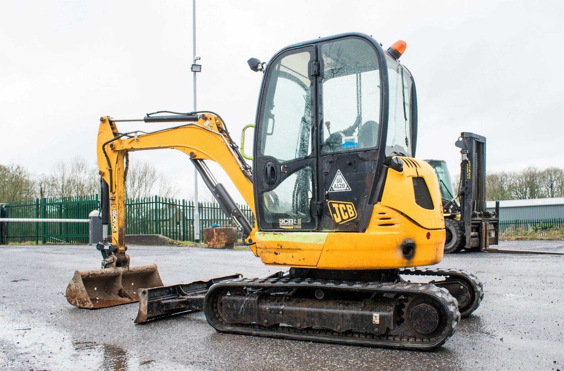 JCB 8030 ZTS 3 tonne rubber tracked mini excavator Year: 2013 S/N: 2021917 Recorded Hours: 2582 - Image 3 of 22