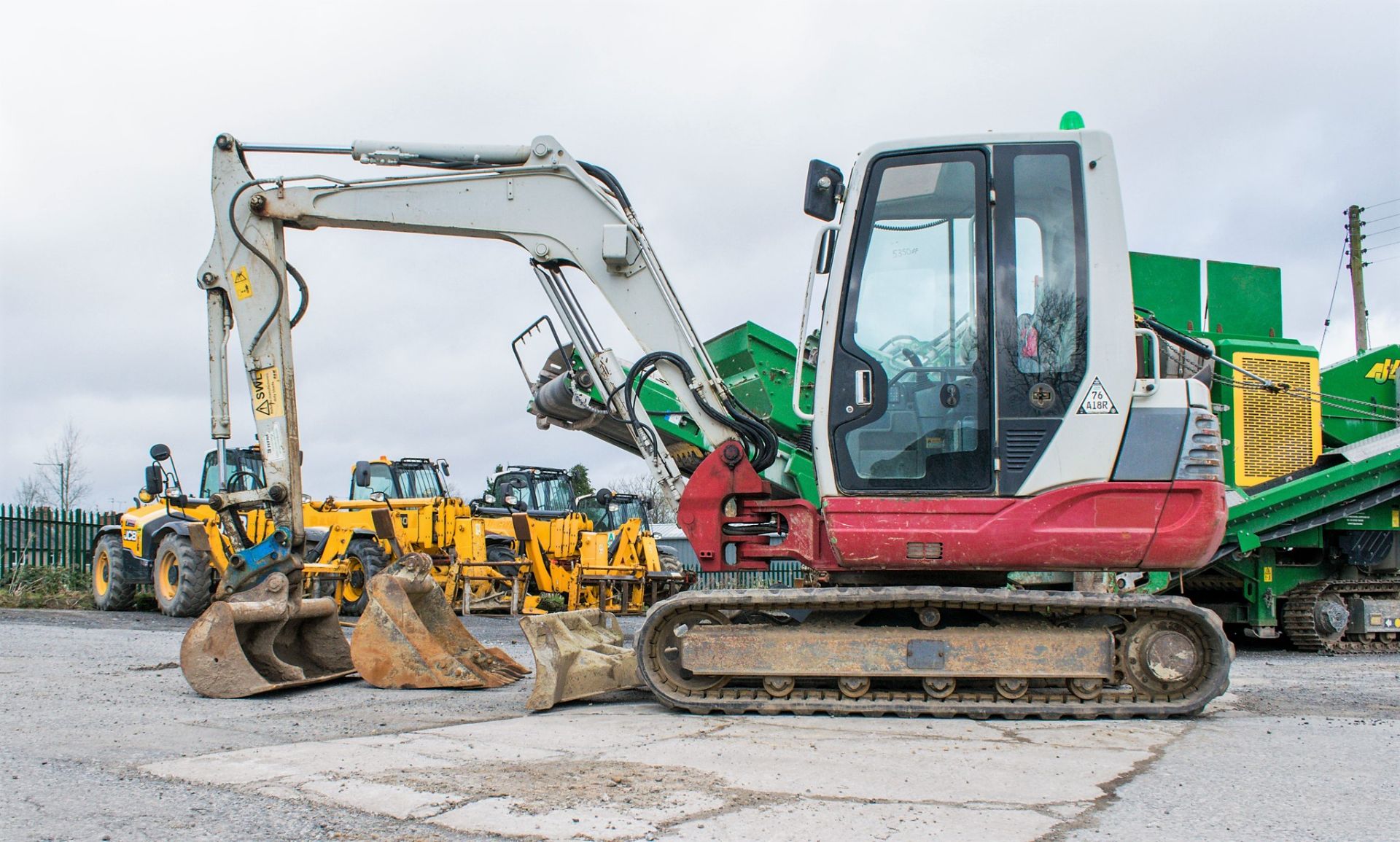 Takeuchi TB250 5 tonne rubber tracked excavator Year: 2014 S/N: 3660 Recorded Hours: 6247 blade, - Image 7 of 22