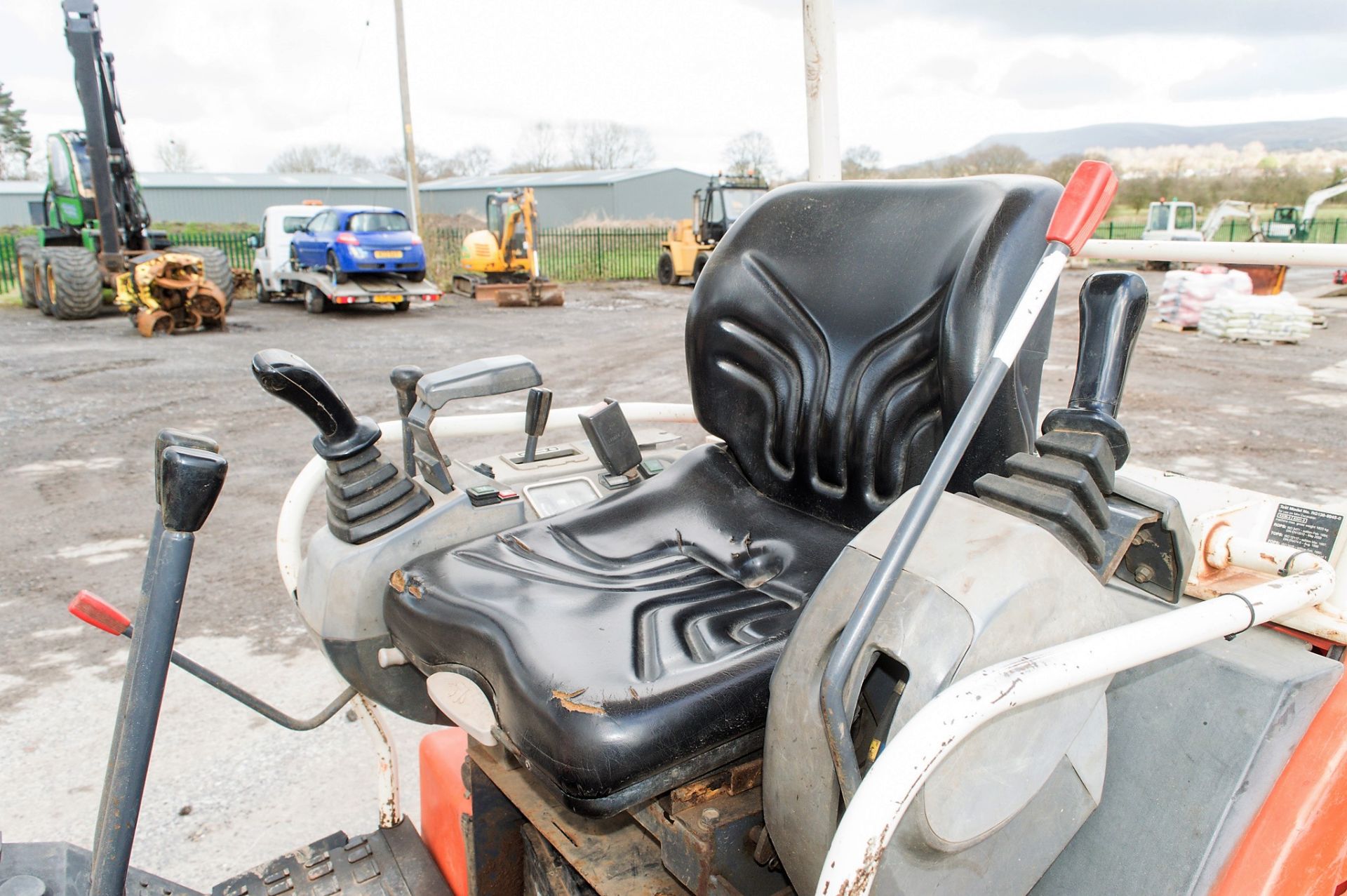 Kubota KX36-3 1.5 tonne rubber tracked mini excavator Year: 2004 S/N: 2Z055715 Recorded Hours: - Image 18 of 21