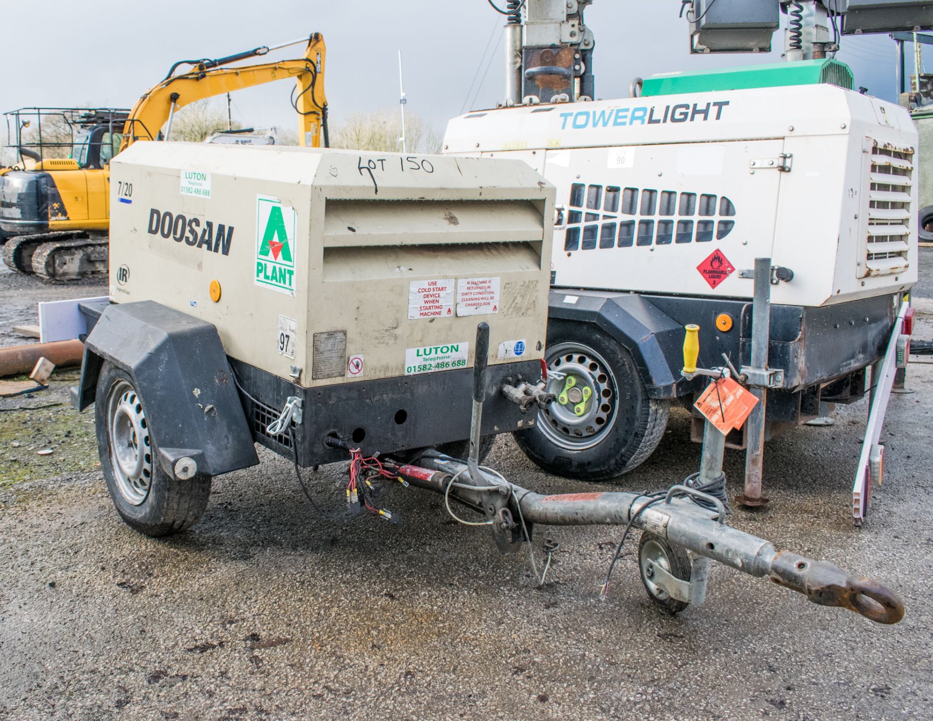 Doosan 7/20 diesel driven mobile air compressor Year: 2012 S/N: 123297 A577171 ** Control panel