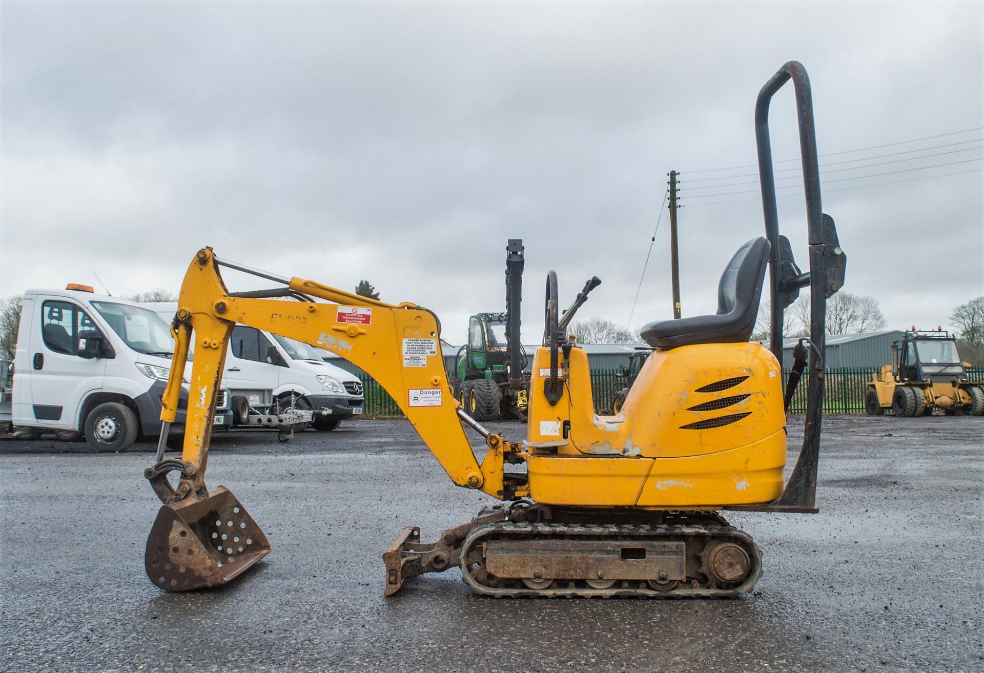 JCB 8008 0.8 tonne rubber tracked micro excavator Year: 2003 S/N: E01006000 Recorded Hours: 1186 - Image 7 of 21