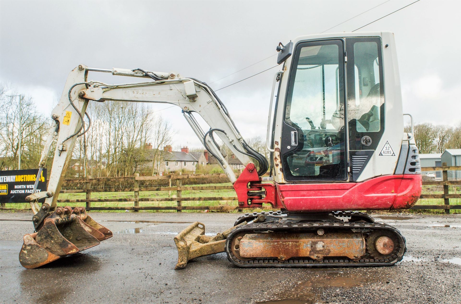 Takeuchi TB228 2.8 tonne rubber tracked excavator Year: 2014 S/N: 122803361 Recorded Hours: 3066 - Image 7 of 21